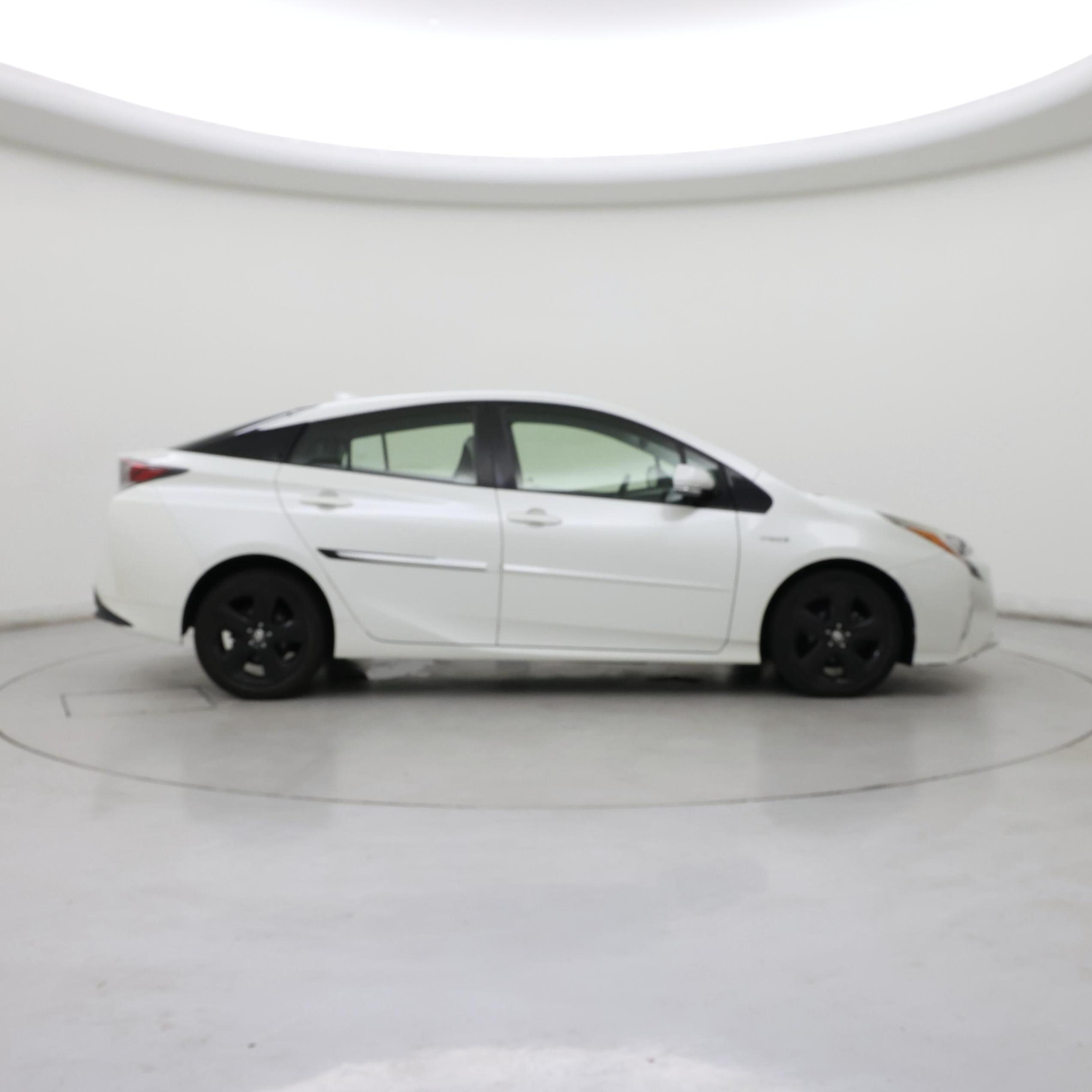 Thumbnail: 2016 Toyota Prius - 7