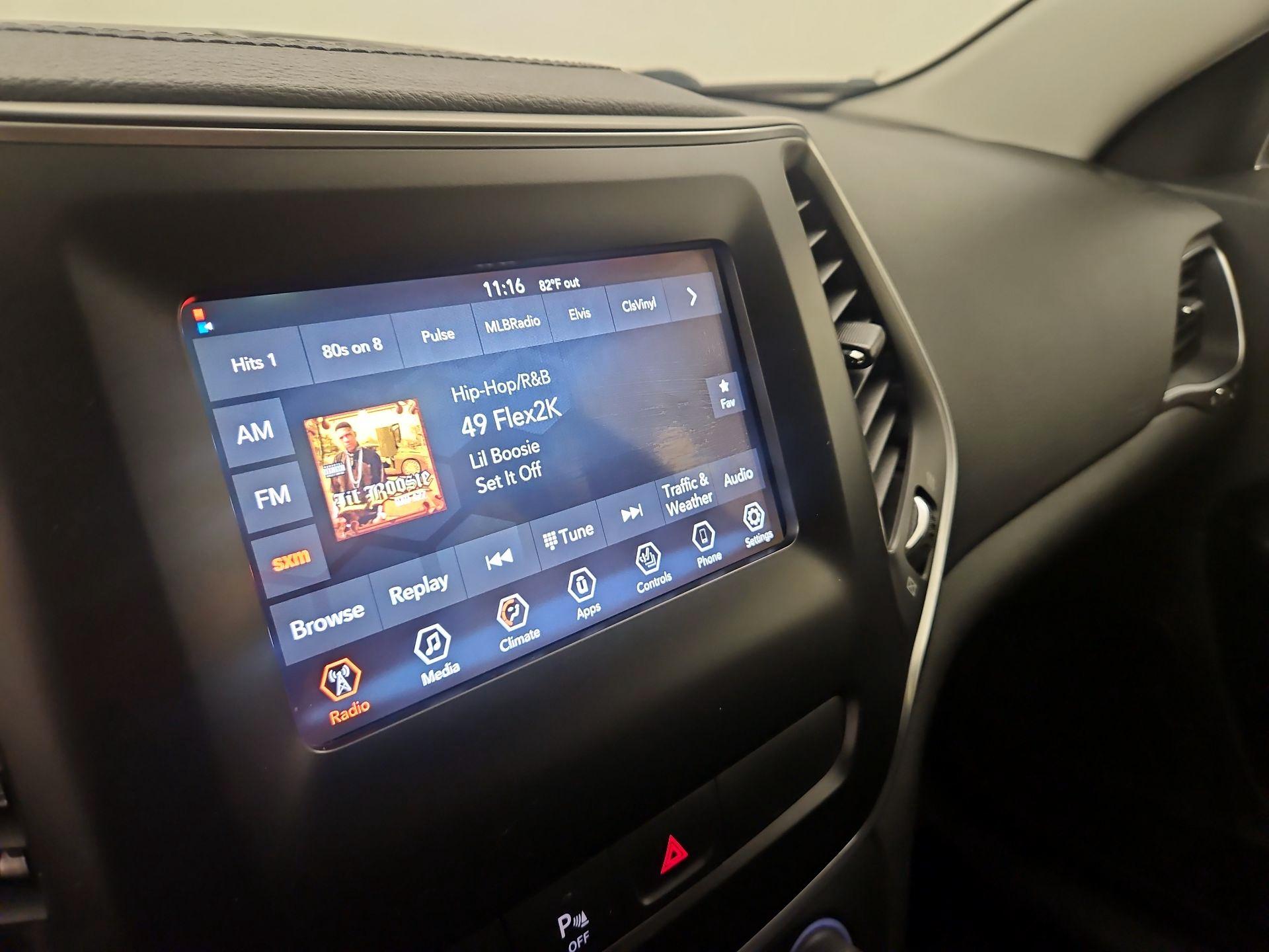 Thumbnail: 2019 Jeep Cherokee - 15