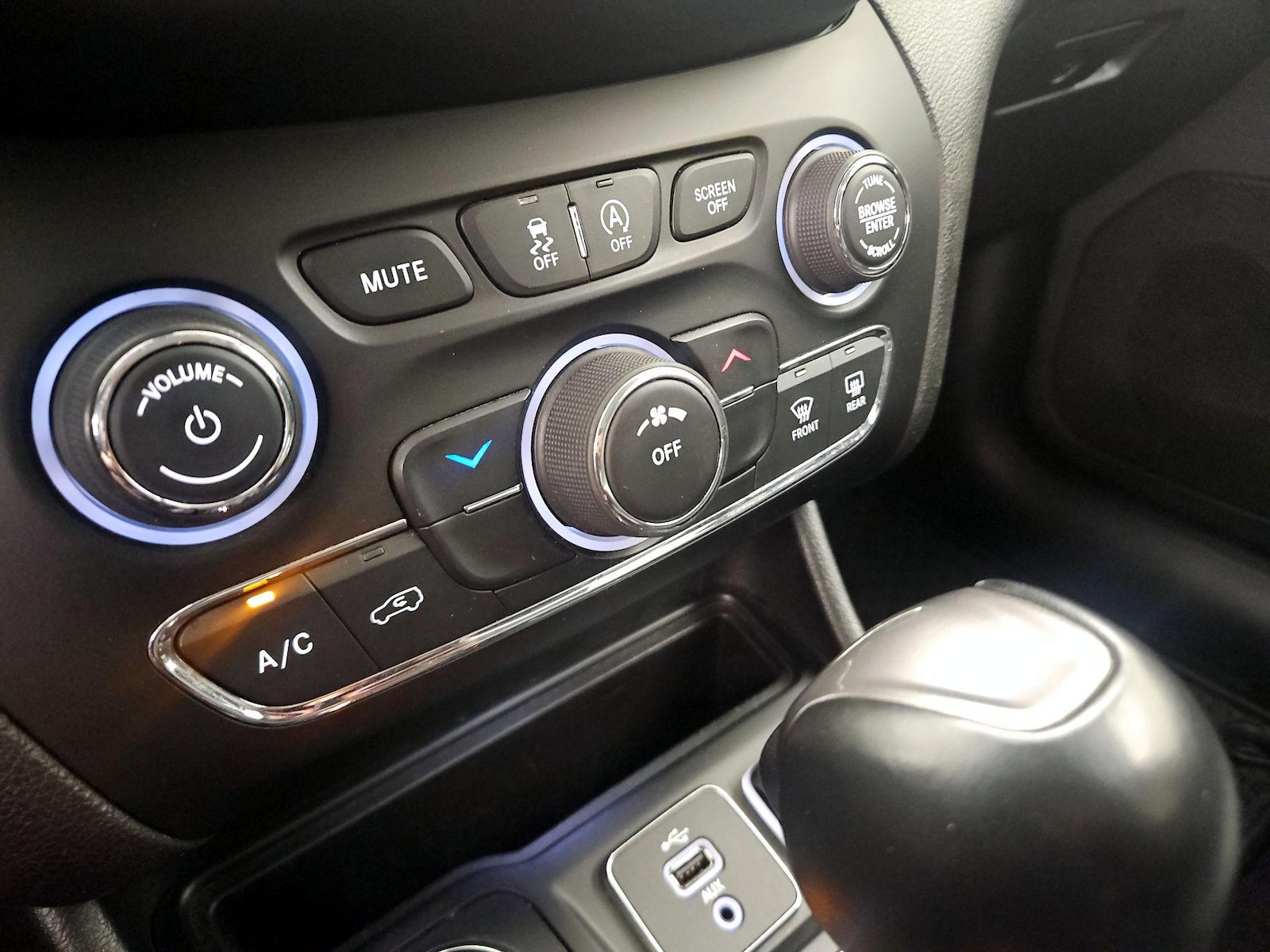 2019 Jeep Cherokee Latitude Plus - Photo 17
