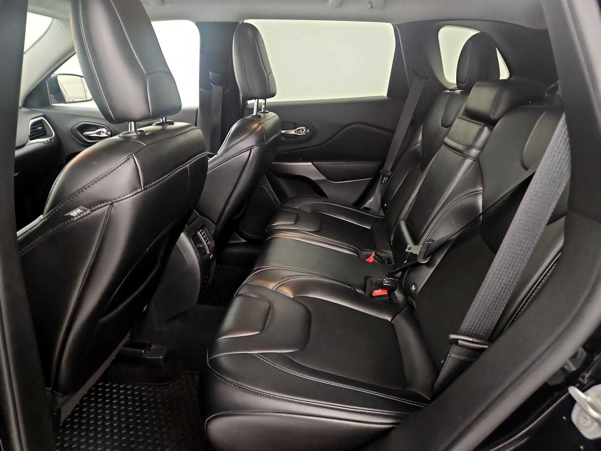 Thumbnail: 2019 Jeep Cherokee - 19