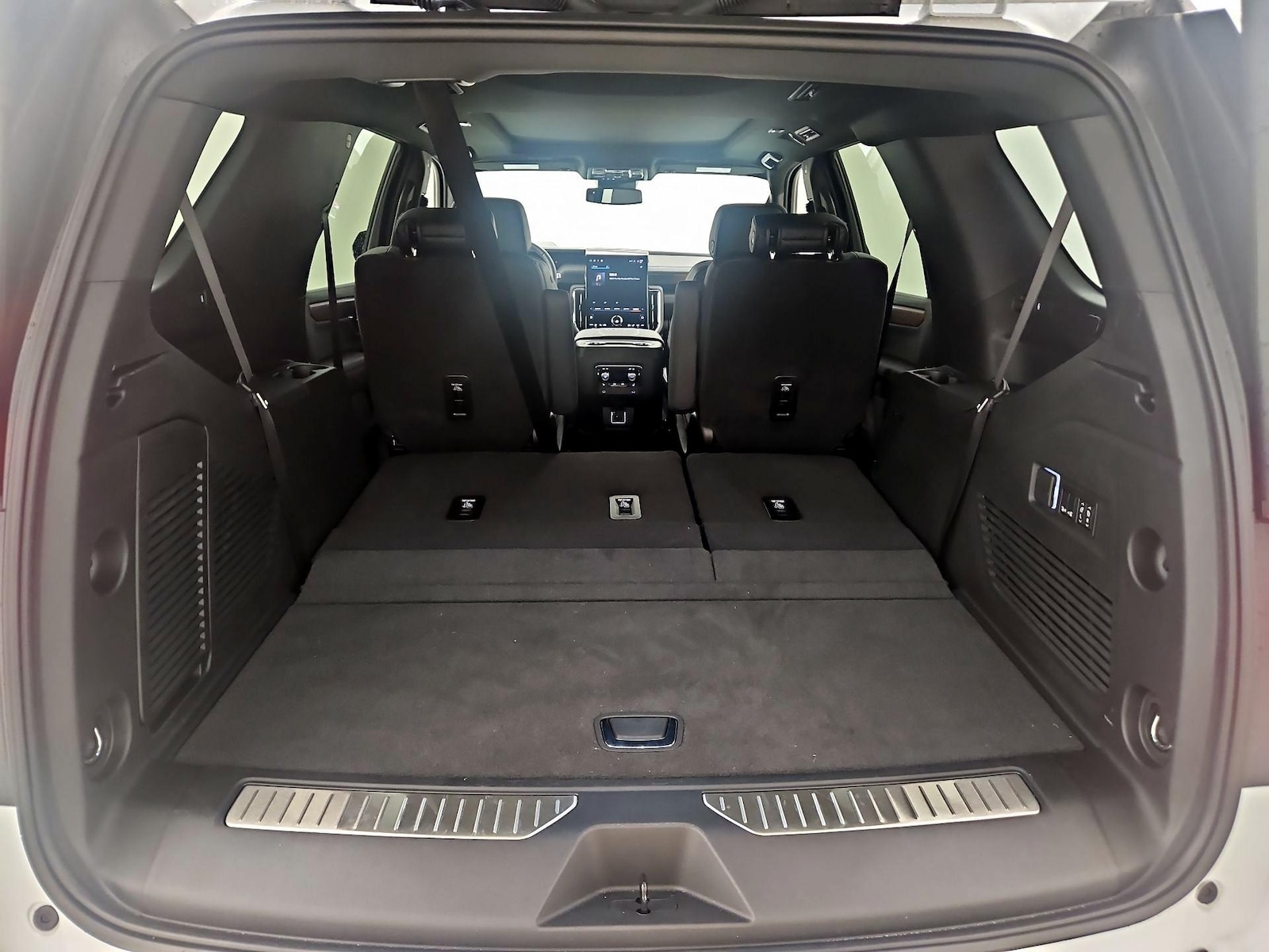 2026 GMC Yukon Denali - Photo 25