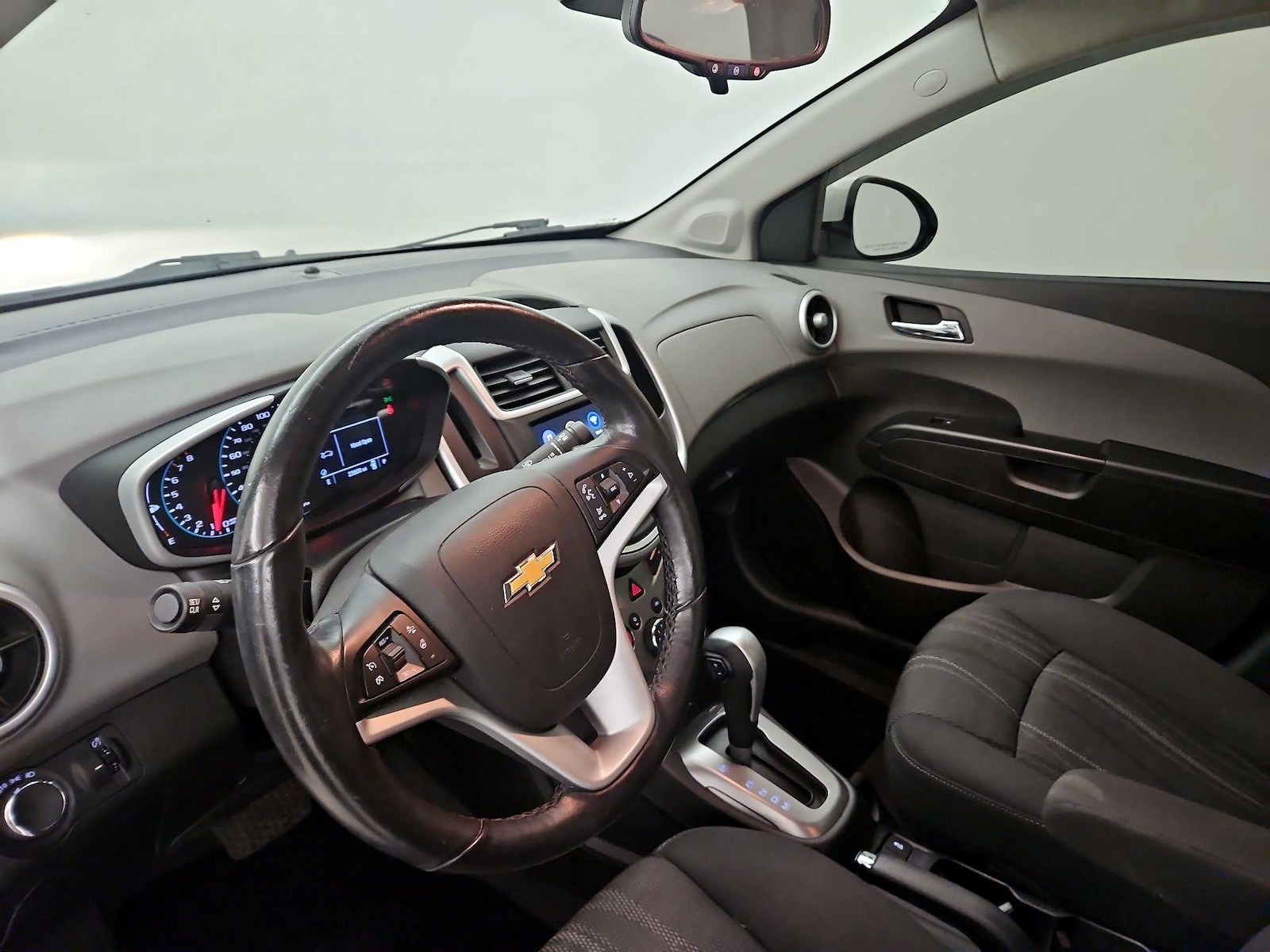 2020 Chevrolet Sonic LT - Photo 10