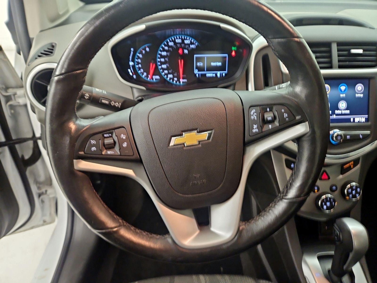 2020 Chevrolet Sonic LT - Photo 11