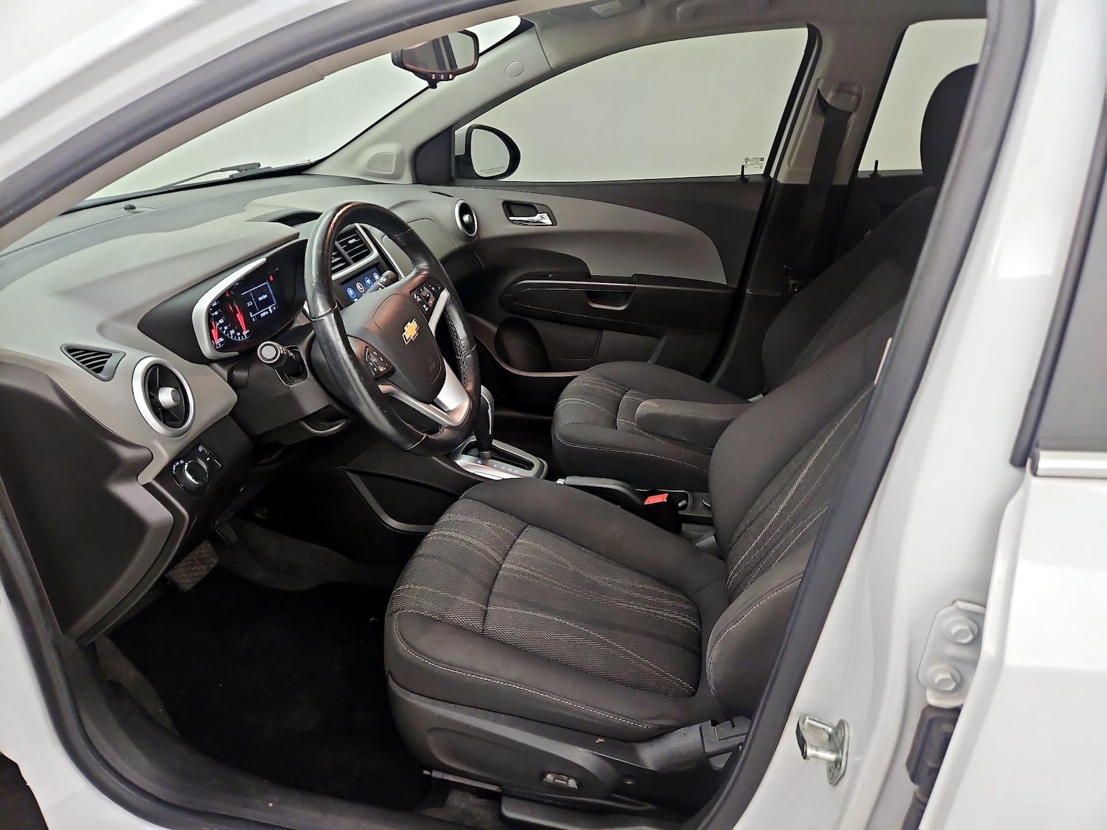 2020 Chevrolet Sonic LT - Photo 12