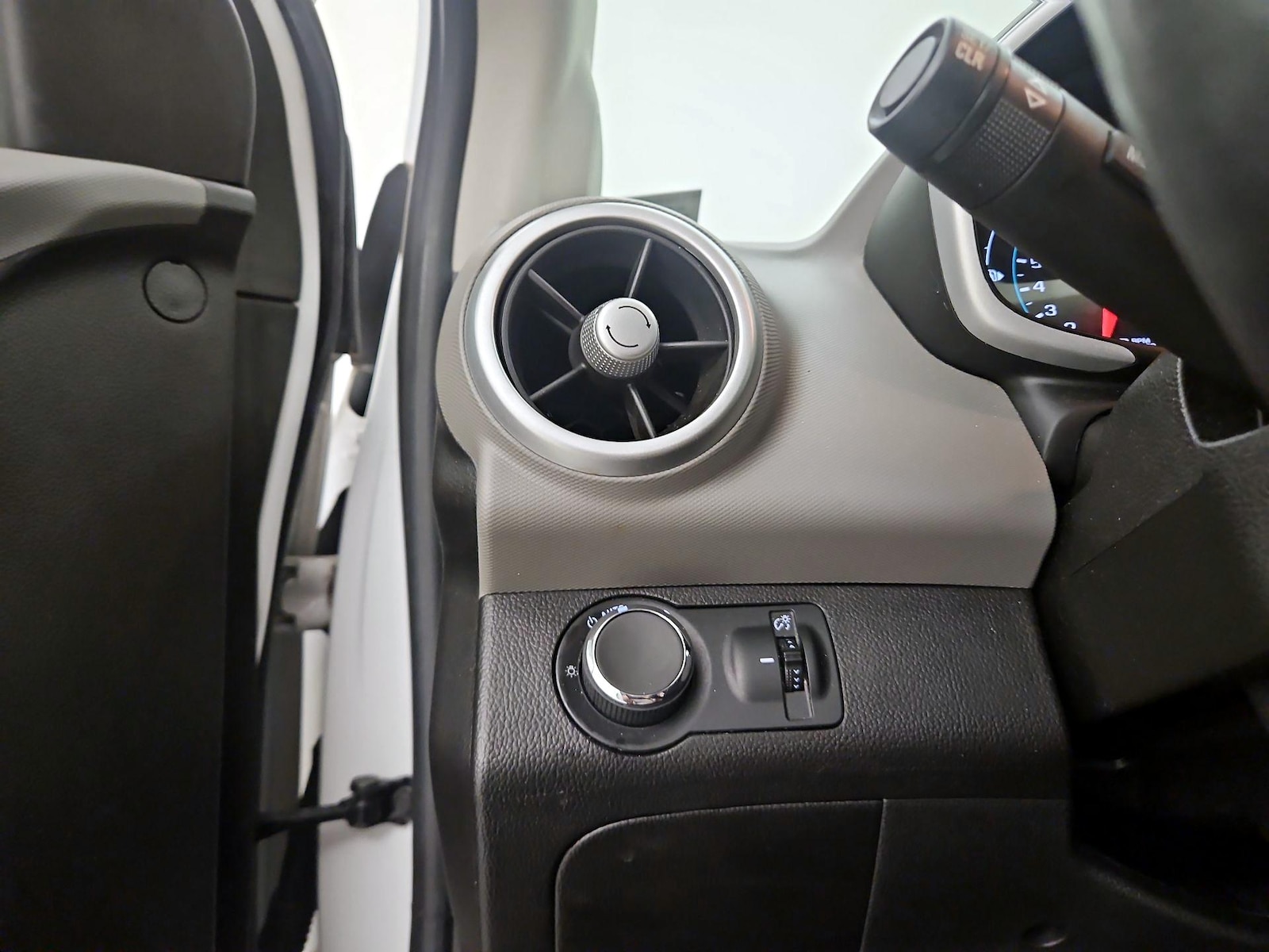 2020 Chevrolet Sonic LT - Photo 14