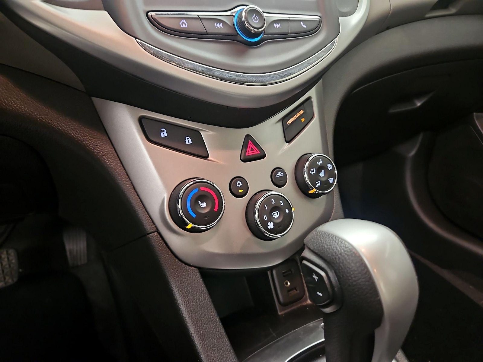 2020 Chevrolet Sonic LT - Photo 17