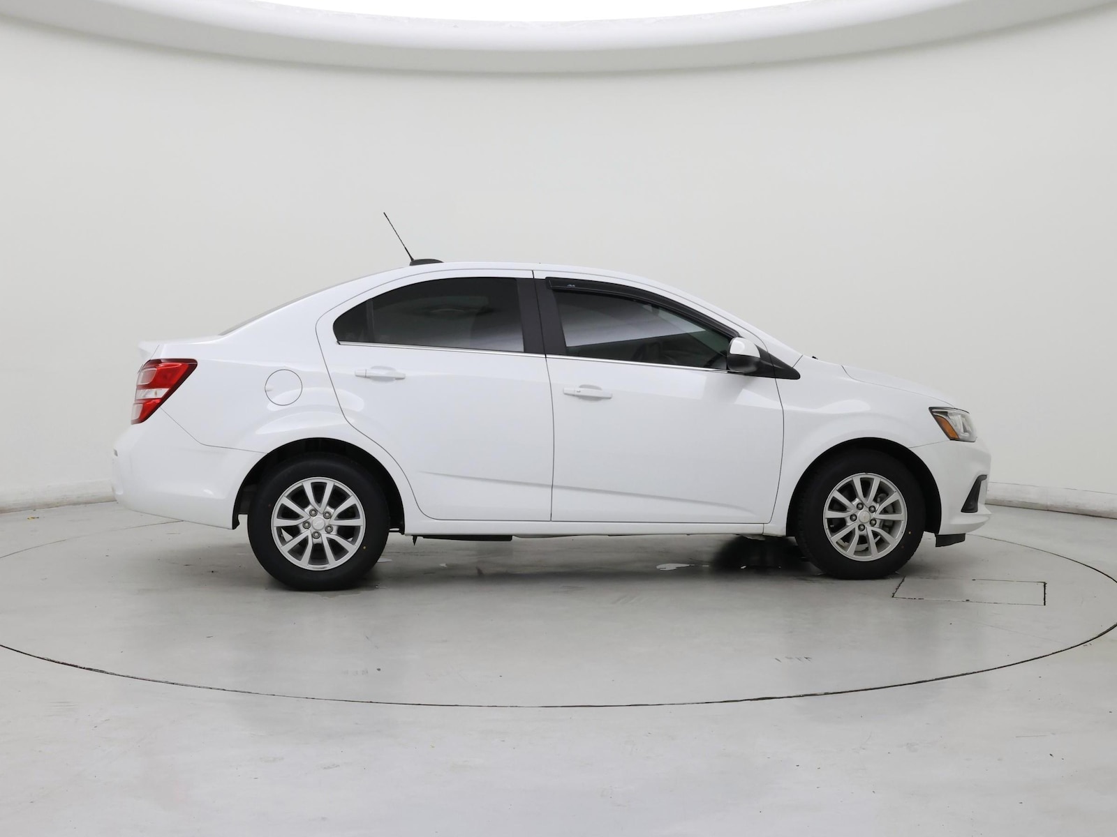 2020 Chevrolet Sonic LT - Photo 8