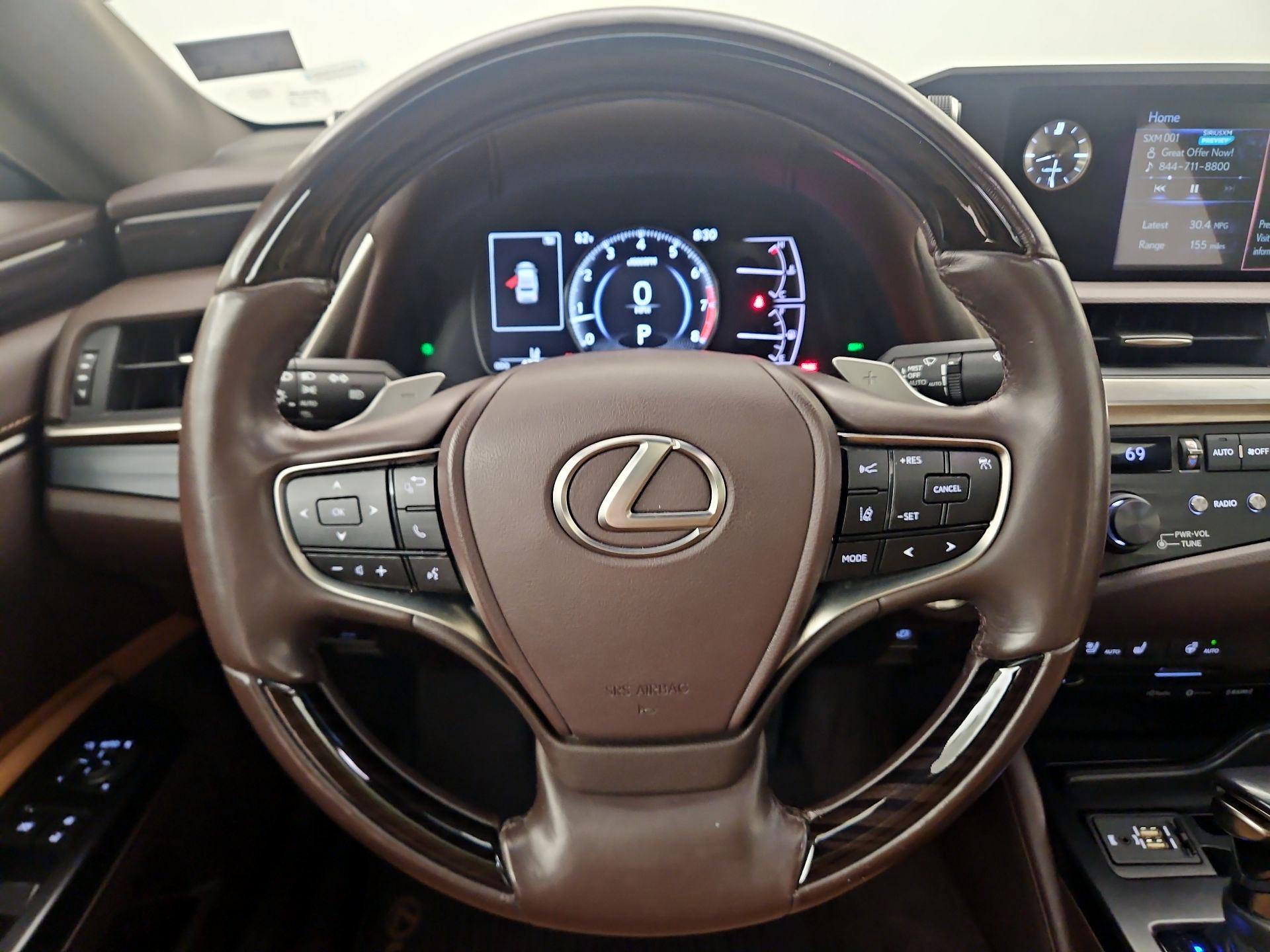 Thumbnail: 2020 Lexus ES - 10
