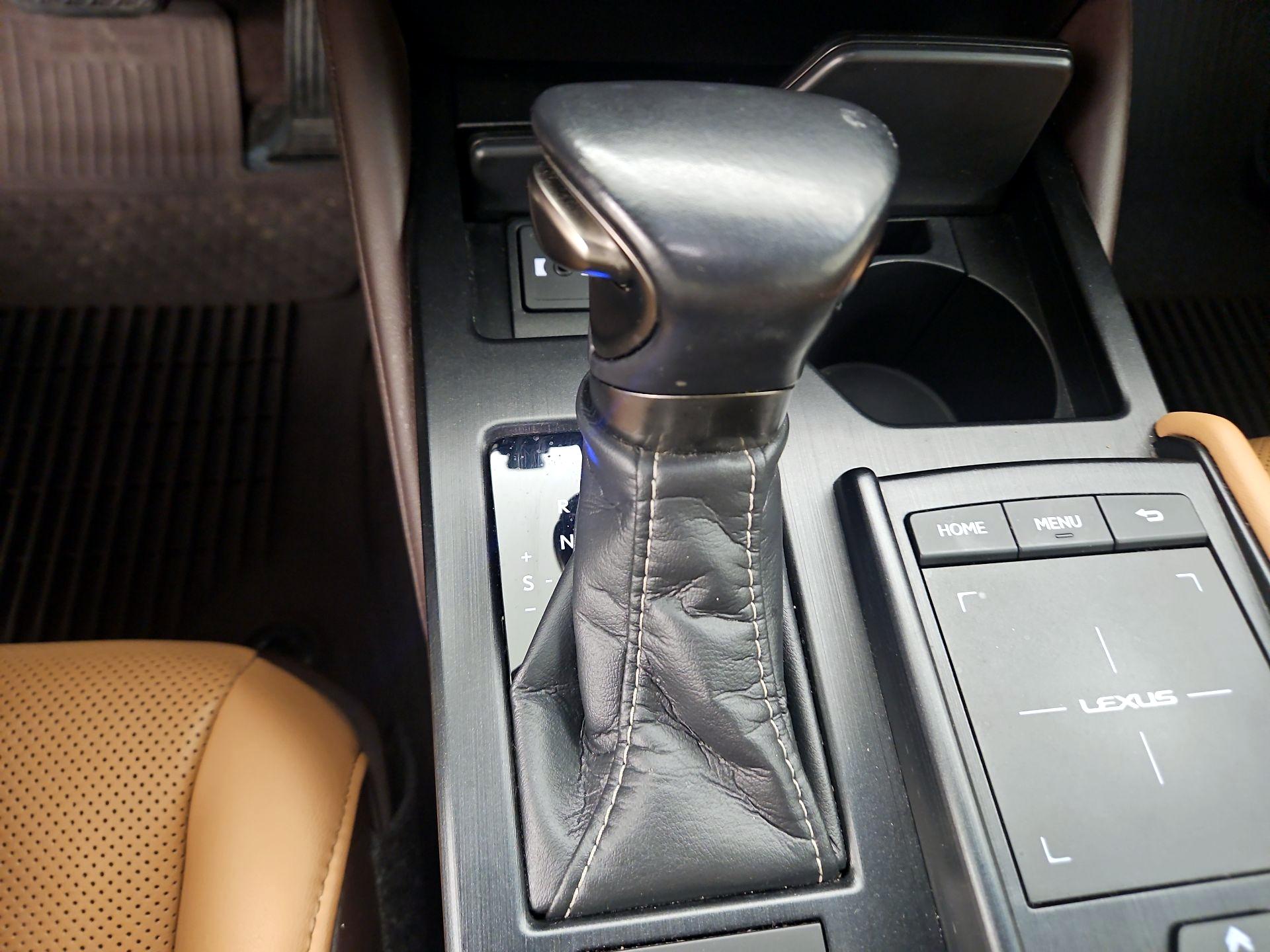 Thumbnail: 2020 Lexus ES - 16