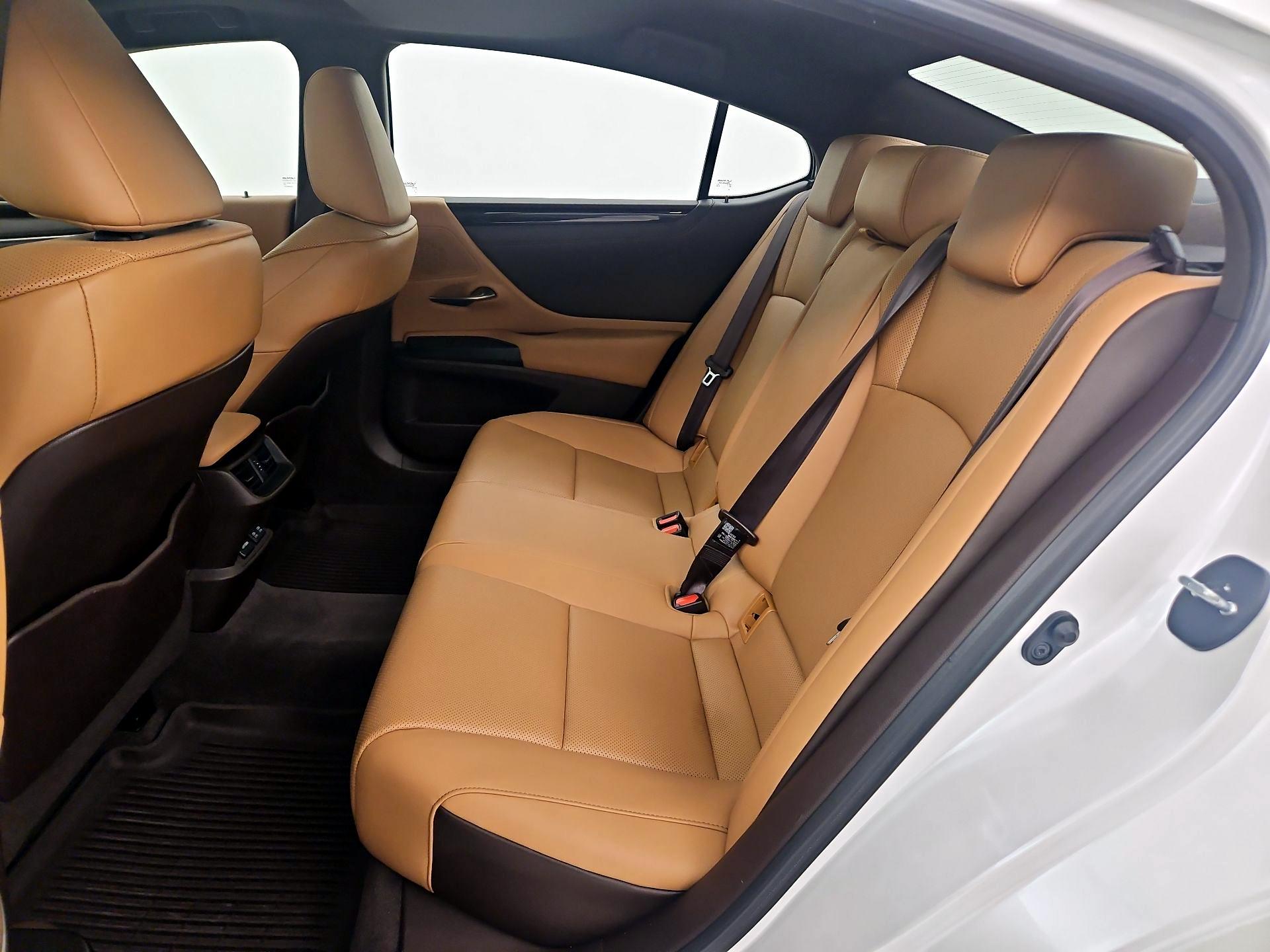 Thumbnail: 2020 Lexus ES - 19
