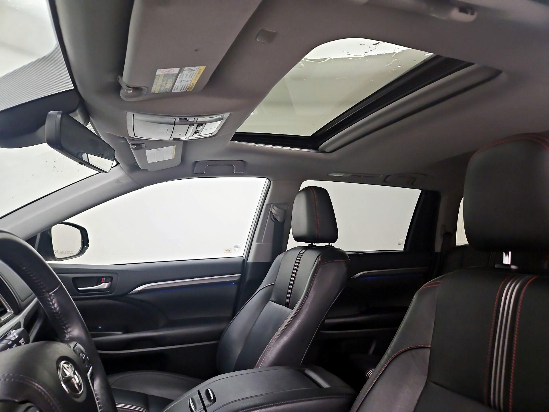 Thumbnail: 2019 Toyota Highlander - 20