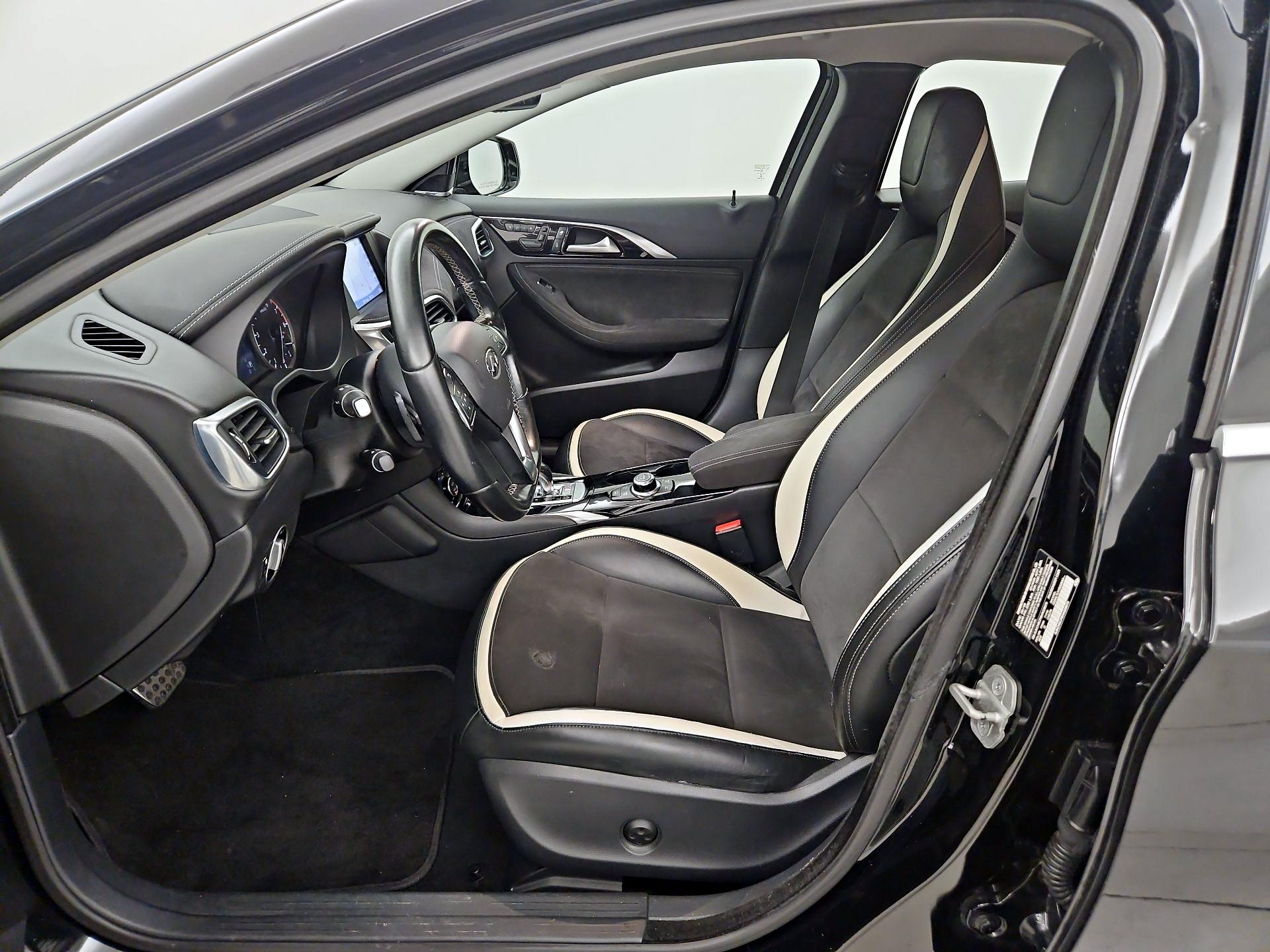 Thumbnail: 2017 INFINITI QX30 - 11