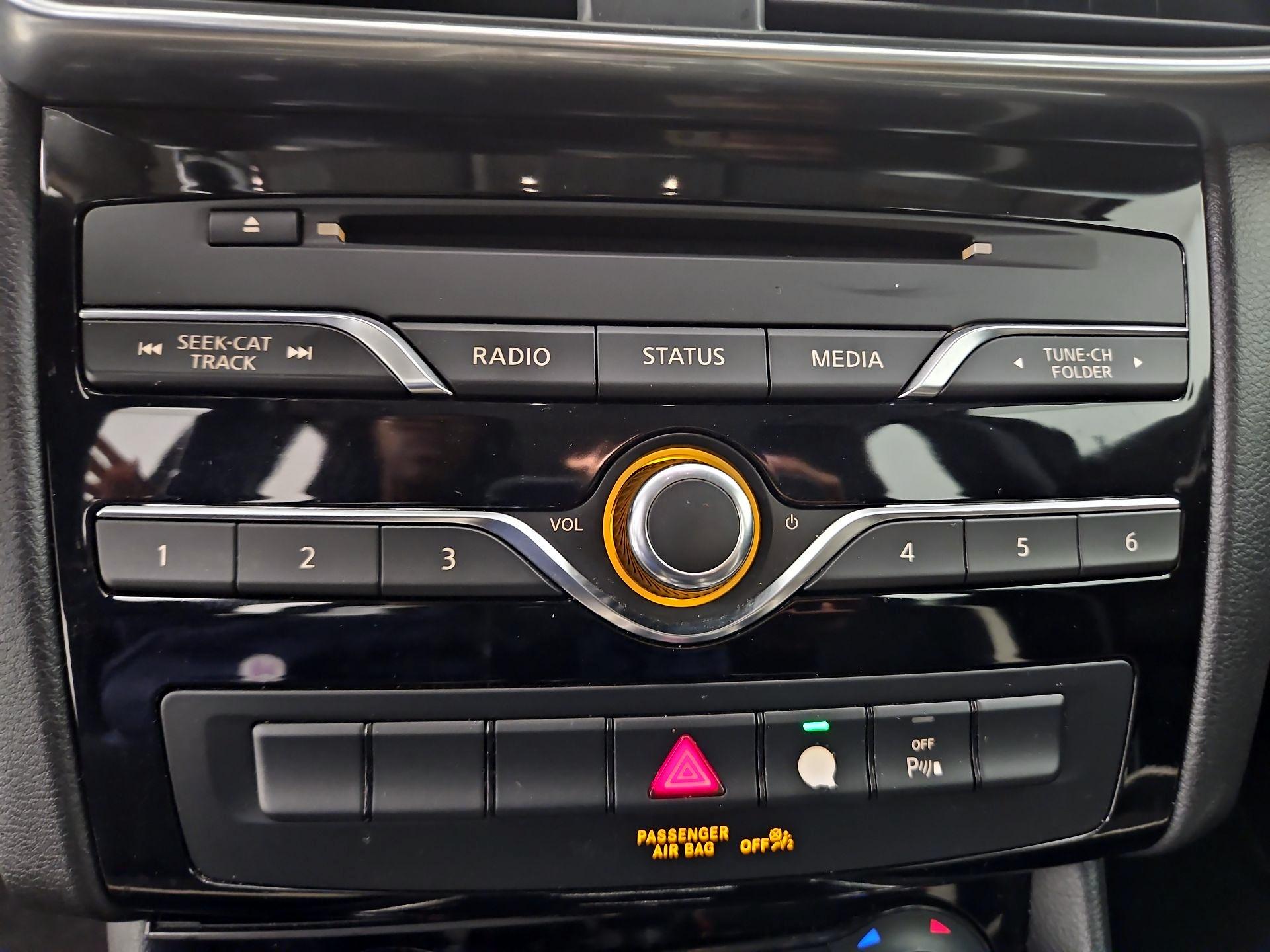 Thumbnail: 2017 INFINITI QX30 - 16