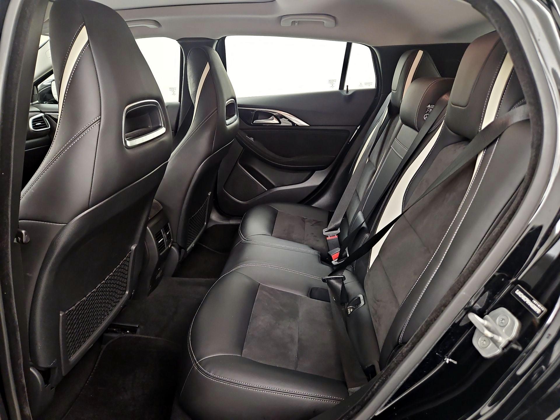 Thumbnail: 2017 INFINITI QX30 - 20