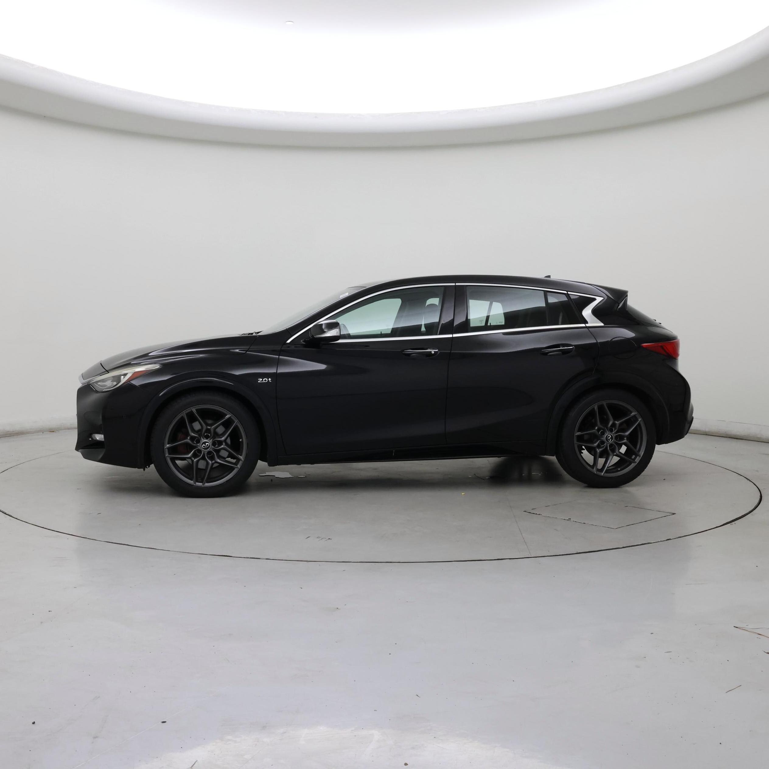 Thumbnail: 2017 INFINITI QX30 - 3