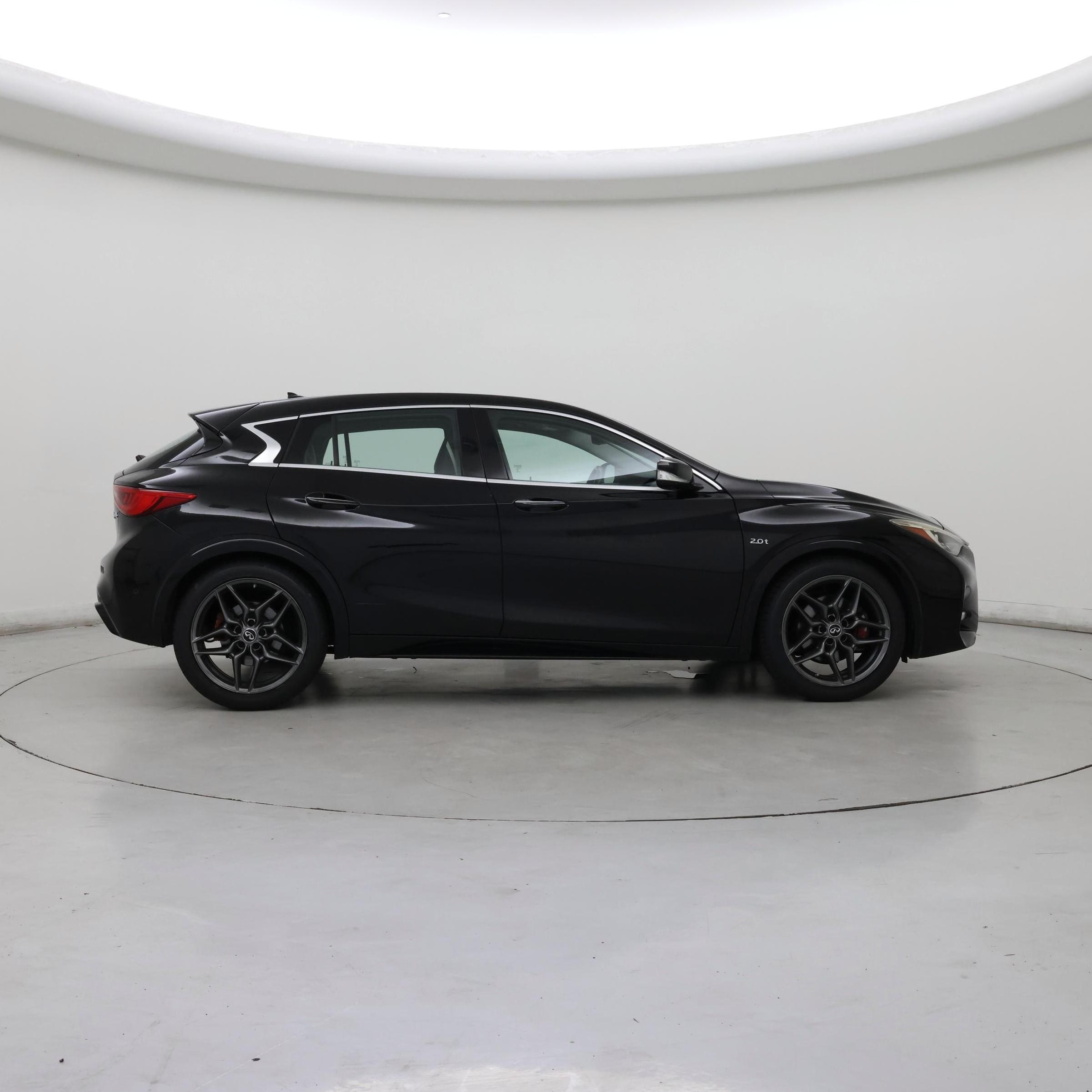 Thumbnail: 2017 INFINITI QX30 - 7