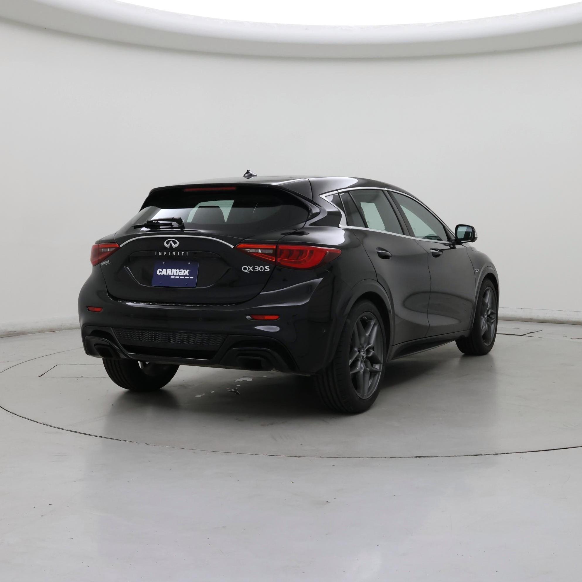 Thumbnail: 2017 INFINITI QX30 - 8