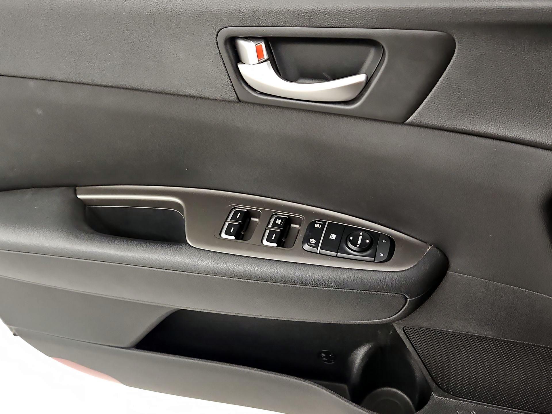 Thumbnail: 2020 Kia Optima - 12