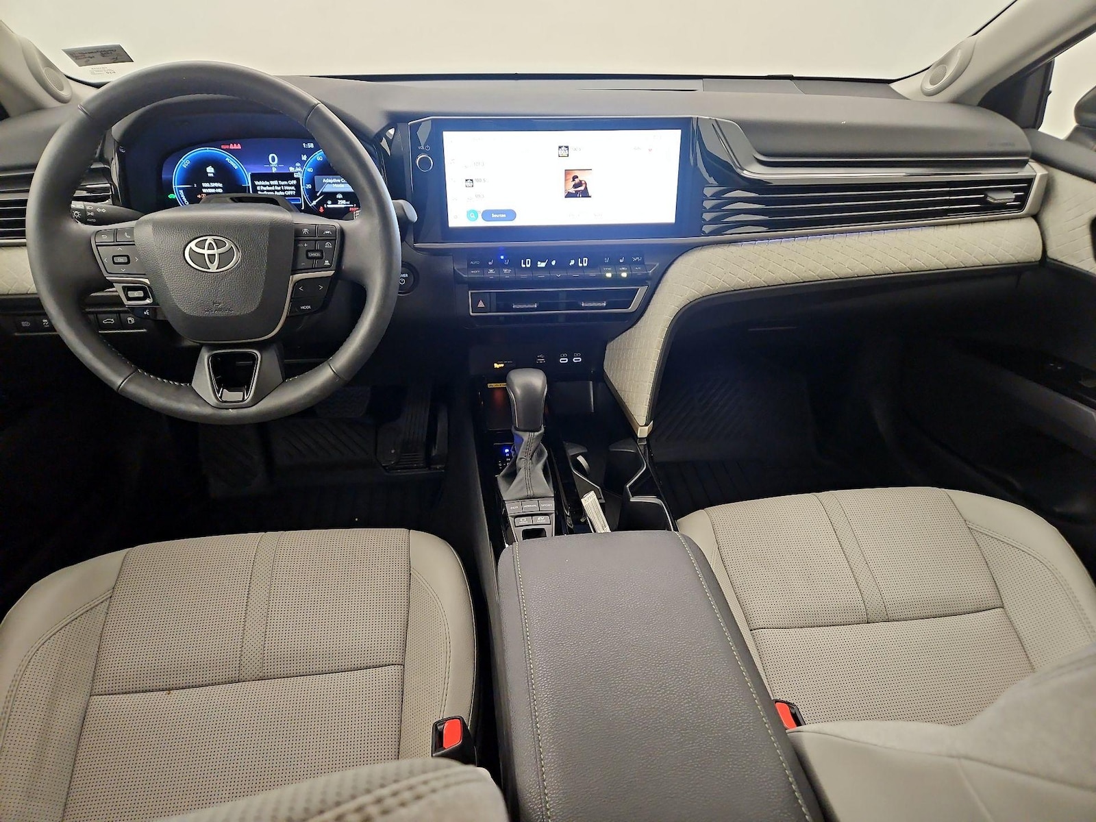 2026 Toyota Camry XLE - Photo 10