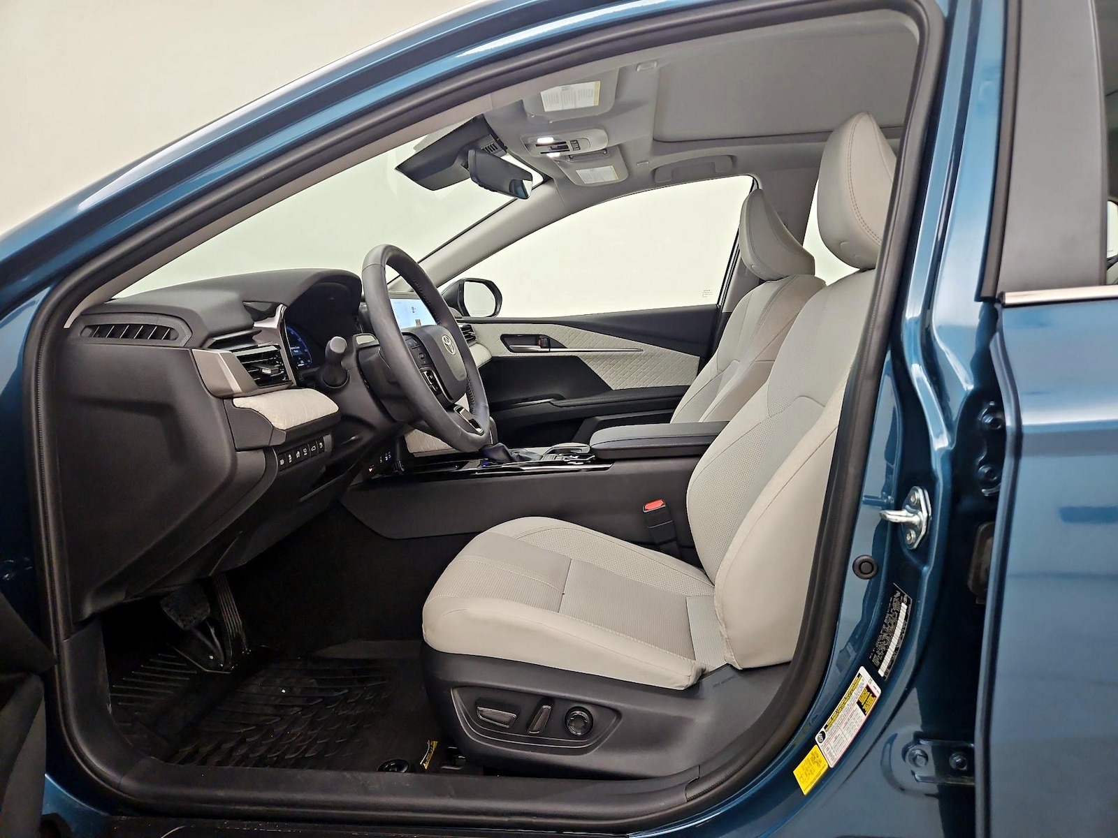 2026 Toyota Camry XLE - Photo 12