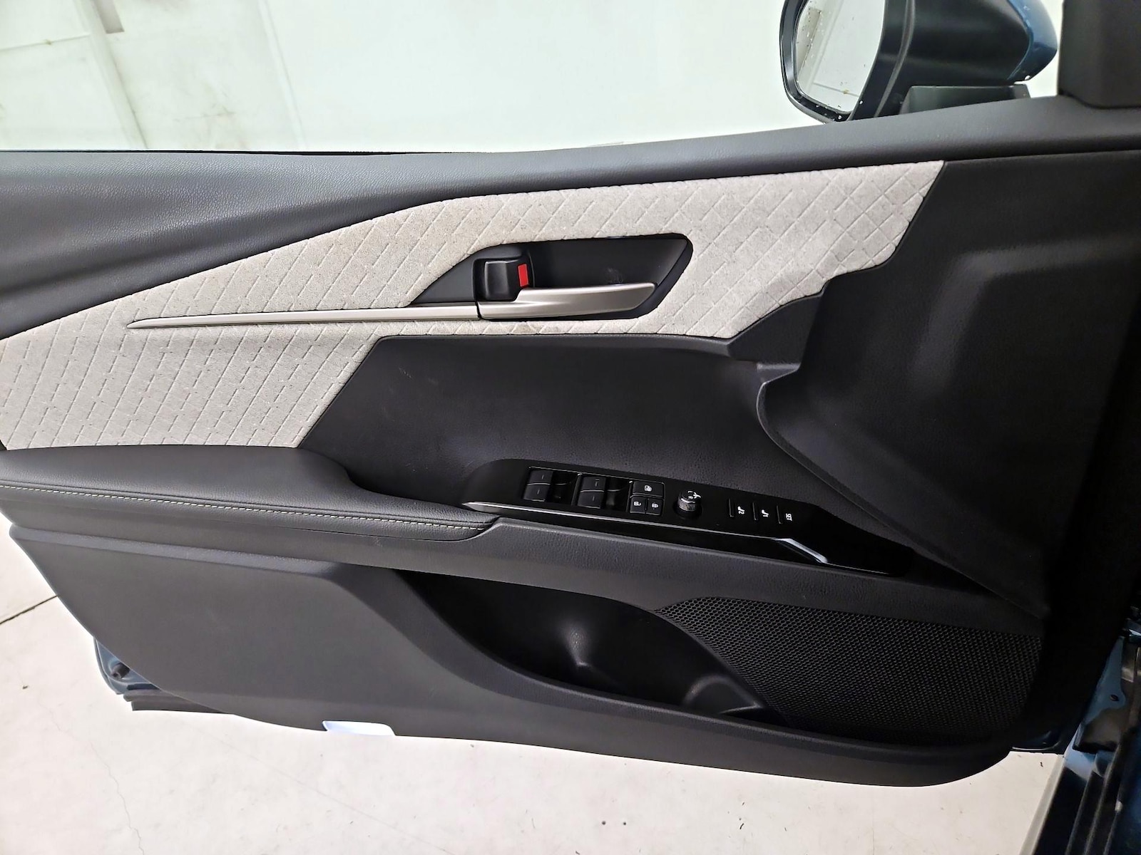 2026 Toyota Camry XLE - Photo 13