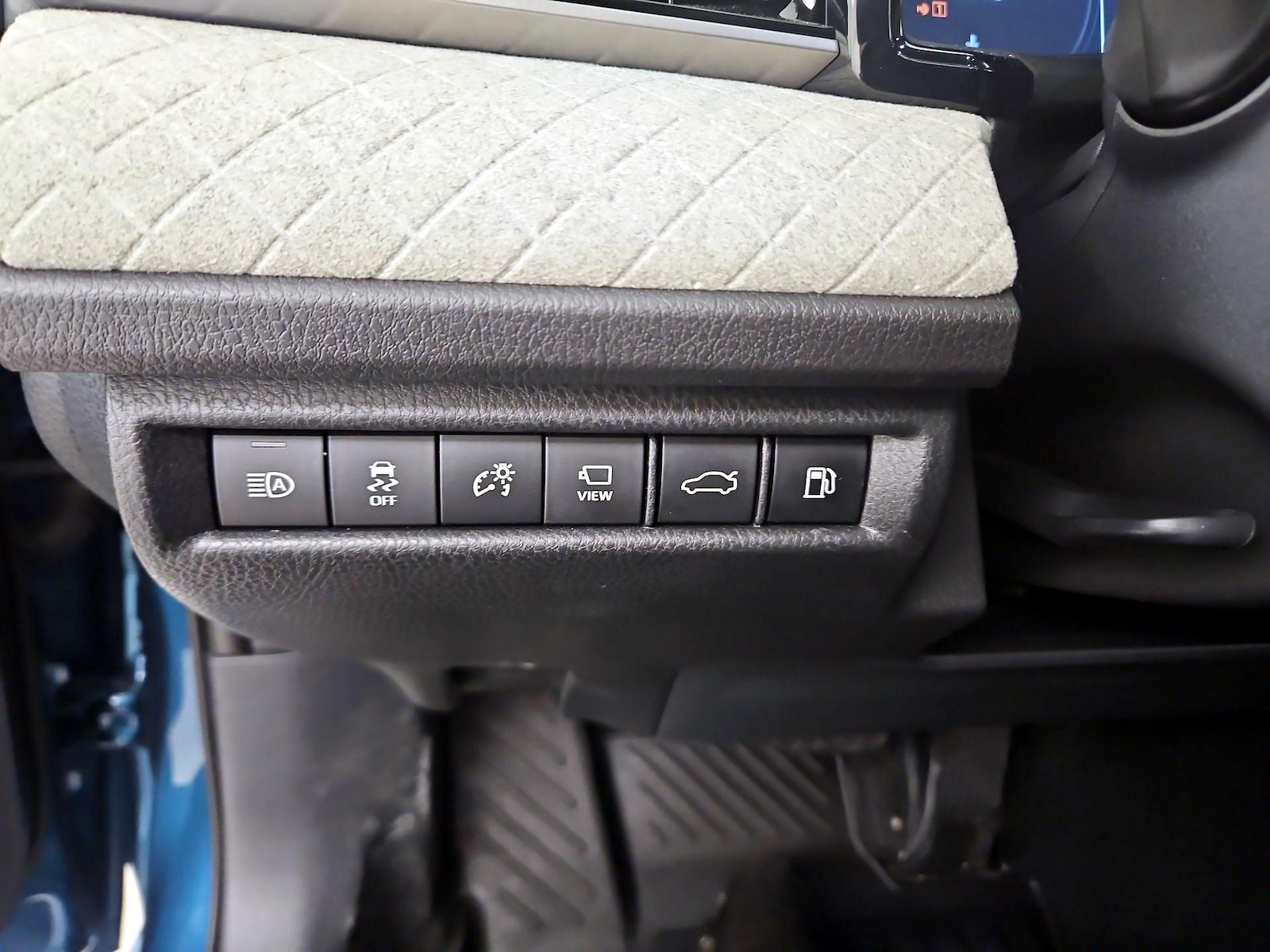2026 Toyota Camry XLE - Photo 14