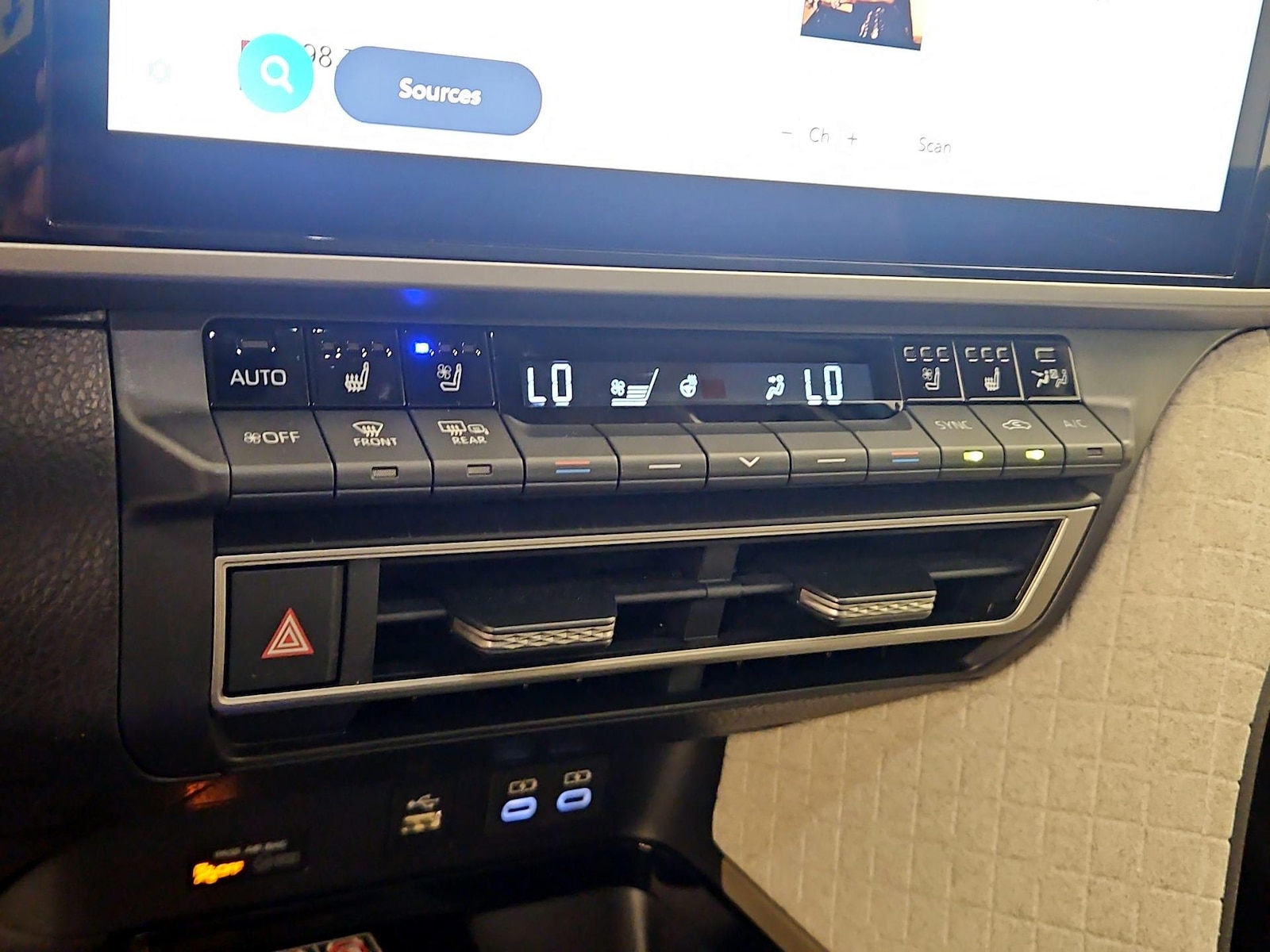 2026 Toyota Camry XLE - Photo 17