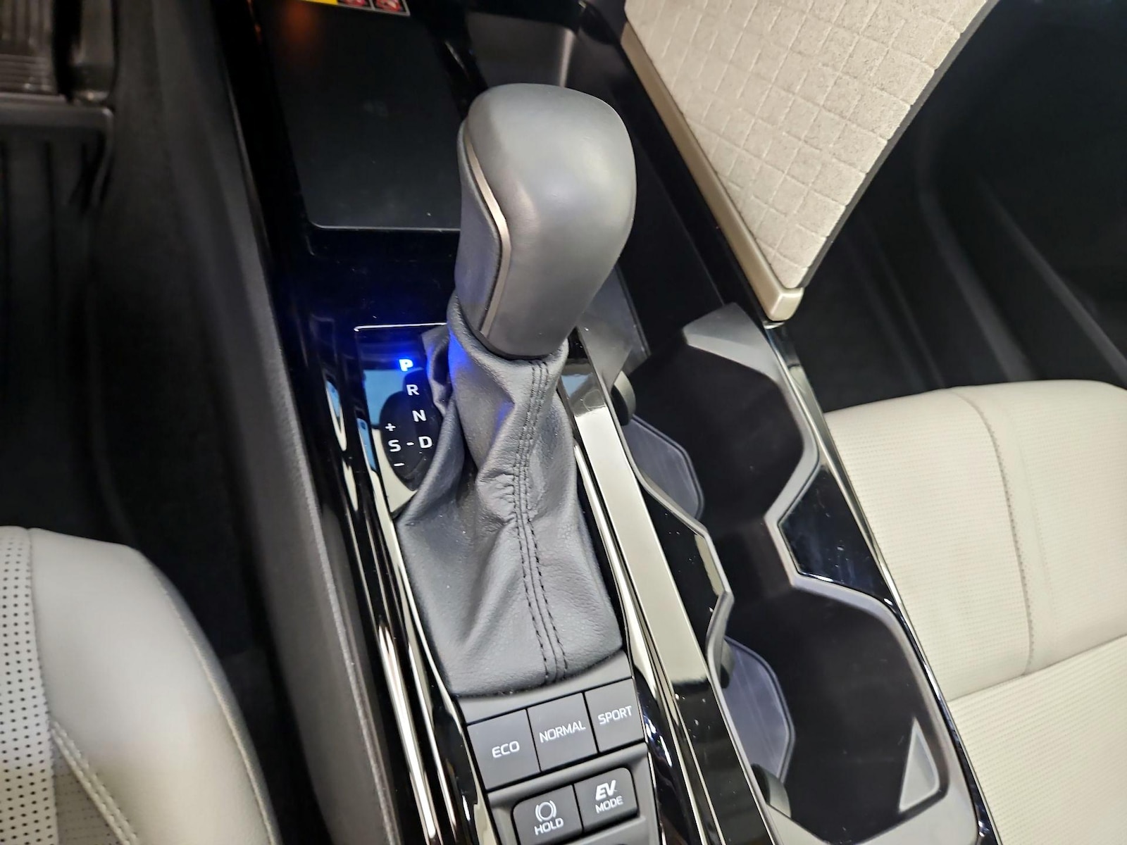 2026 Toyota Camry XLE - Photo 18