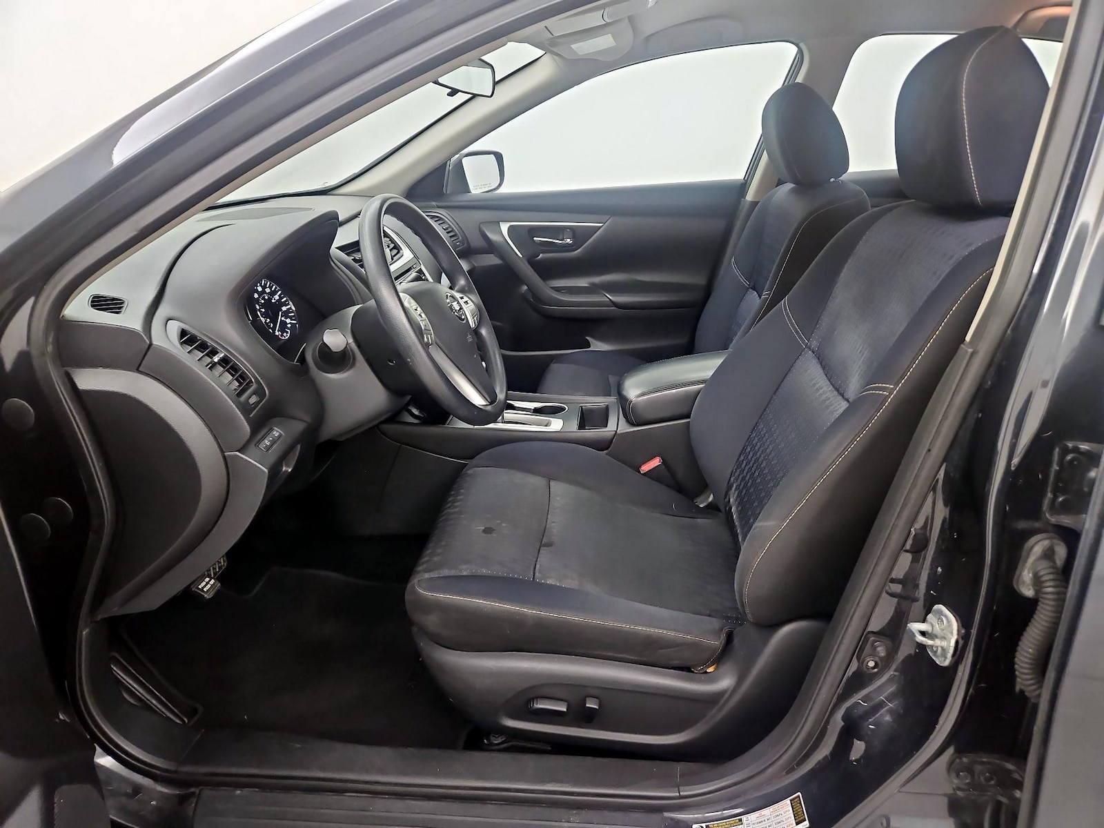 Side Airbags & Leatherette Seats