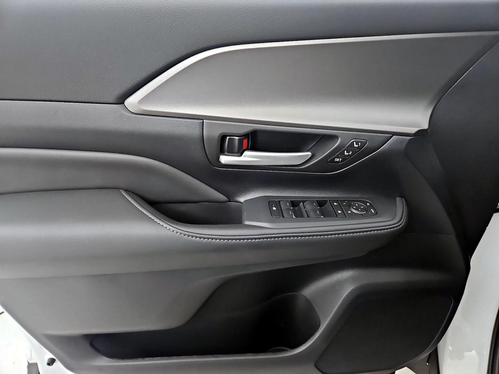 2026 Toyota Grand Highlander Nightshade - Photo 13