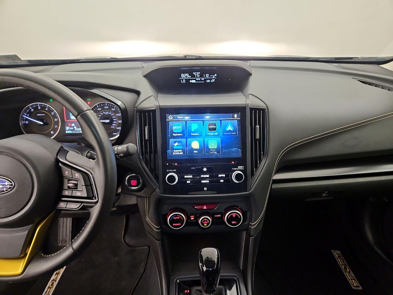 Apple CarPlay® & Android Auto™