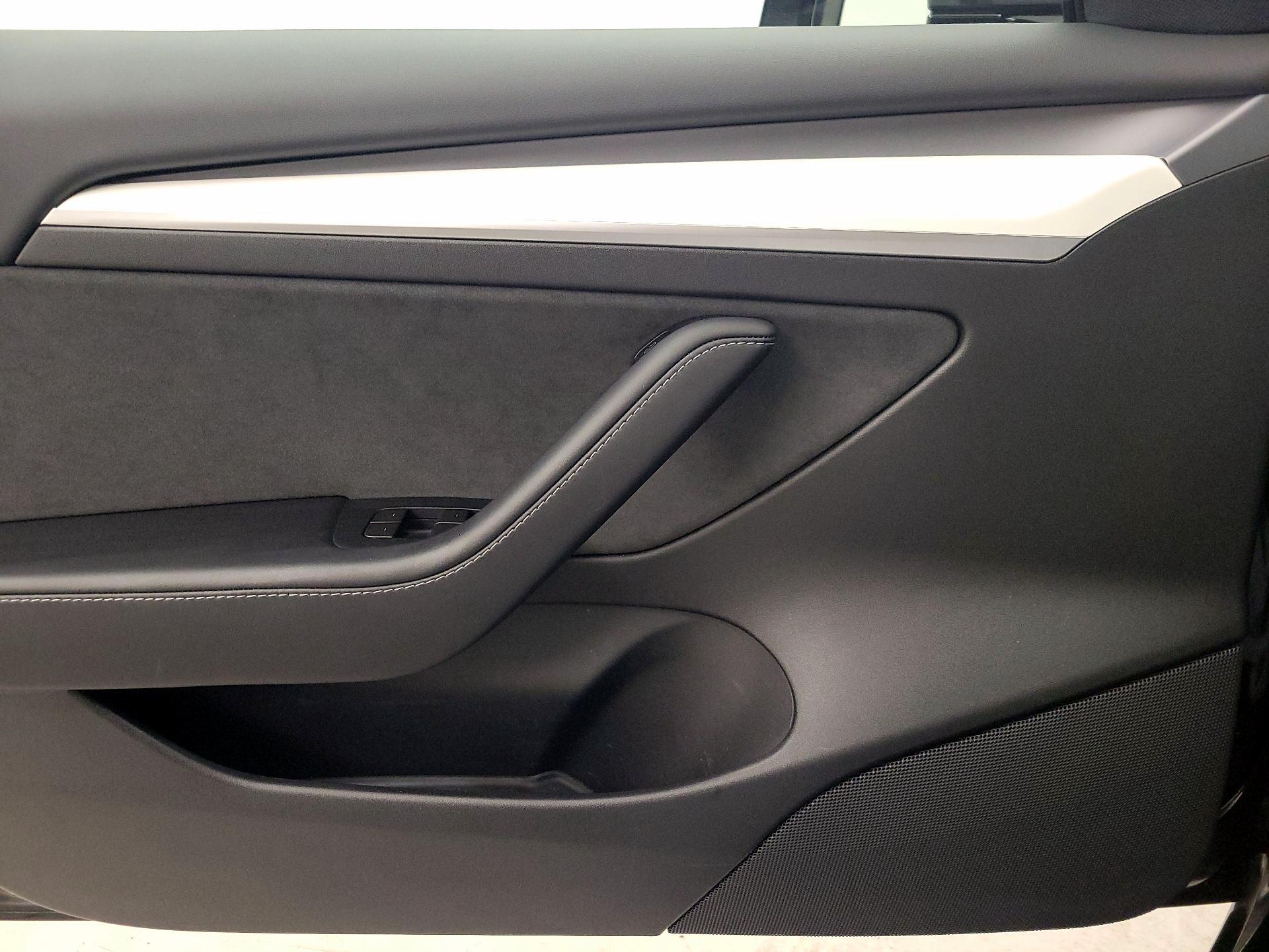 Thumbnail: 2022 Tesla Model 3 - 12