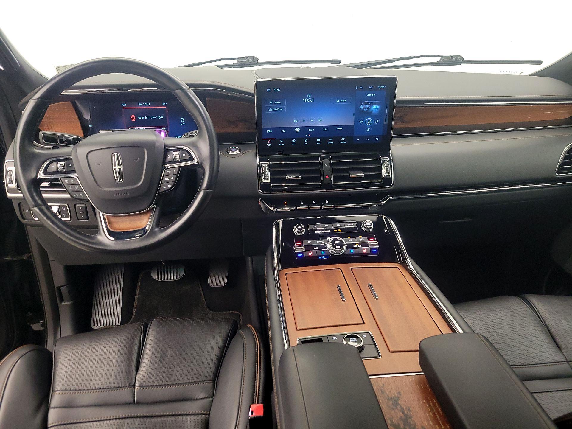 Thumbnail: 2022 Lincoln Navigator L - 9