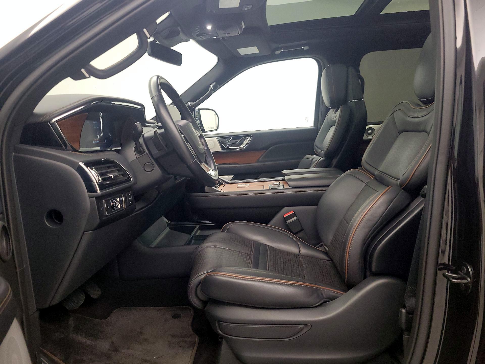Thumbnail: 2022 Lincoln Navigator L - 11