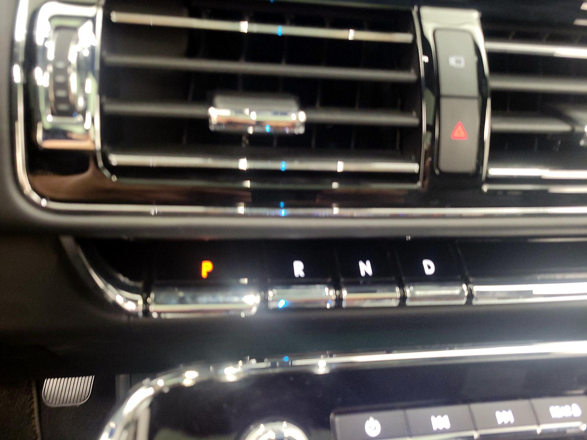 Thumbnail: 2022 Lincoln Navigator L - 17