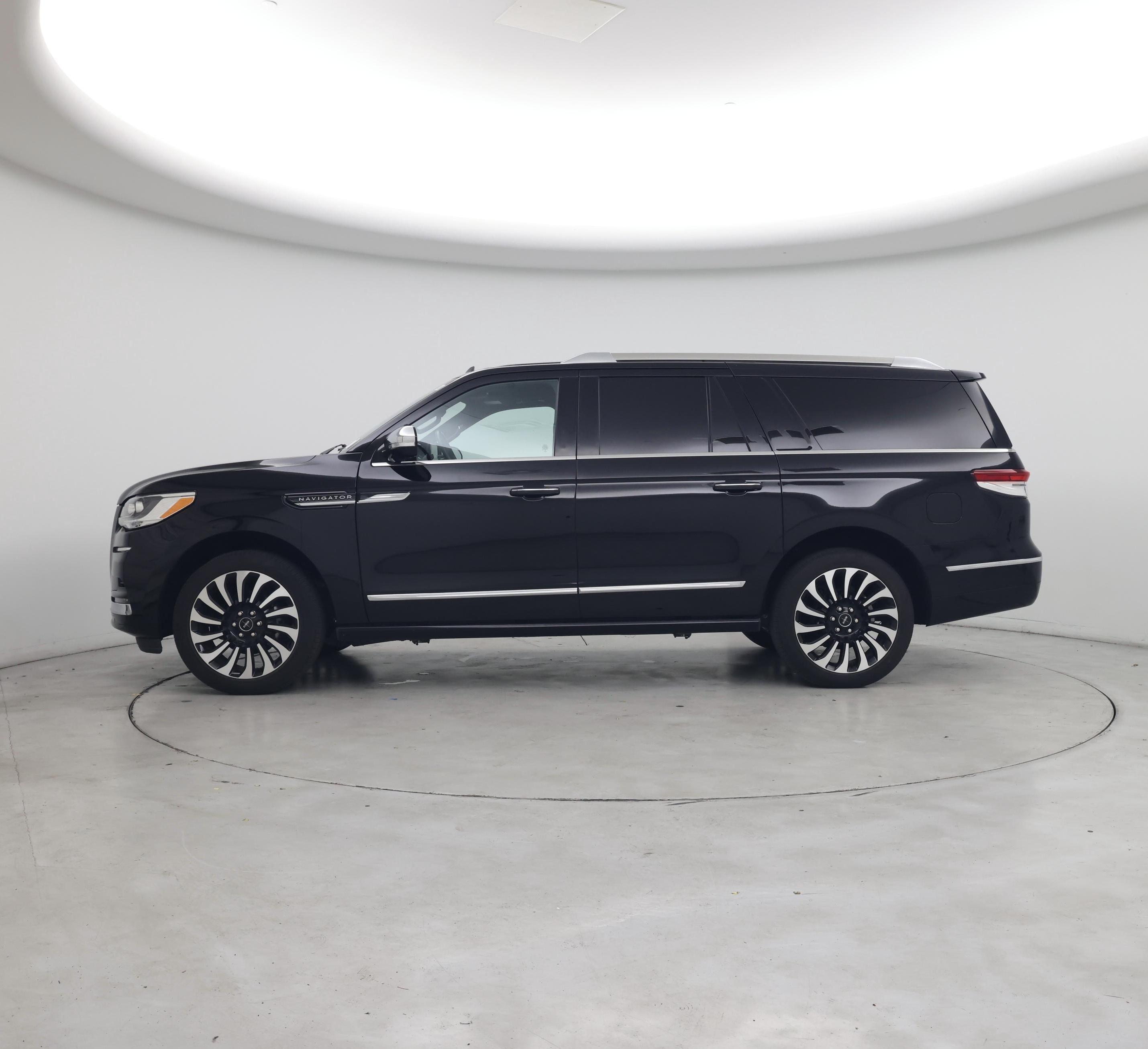 Thumbnail: 2022 Lincoln Navigator L - 3