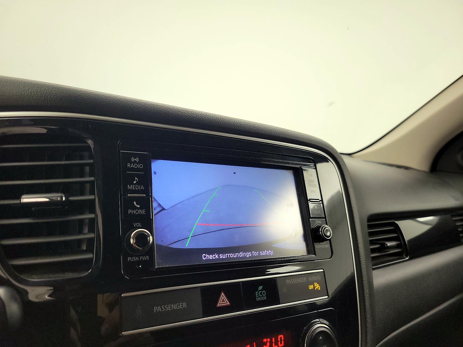 Thumbnail: 2019 Mitsubishi Outlander - 14