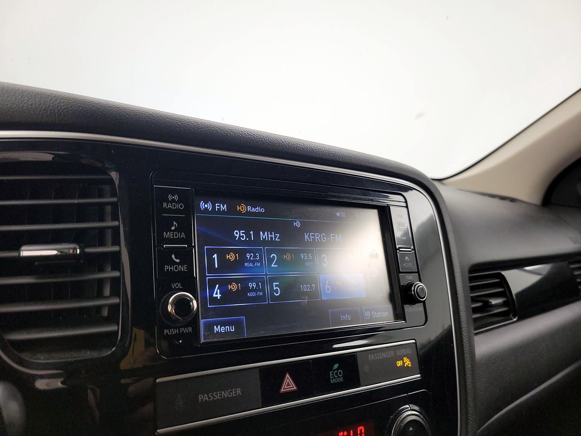 Thumbnail: 2019 Mitsubishi Outlander - 15