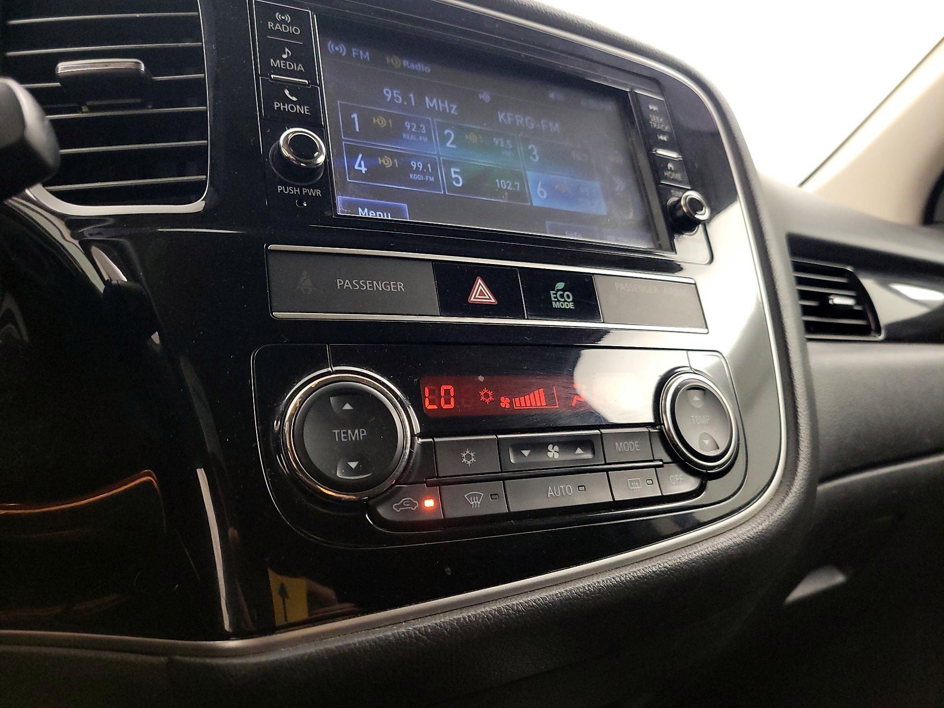 Thumbnail: 2019 Mitsubishi Outlander - 16