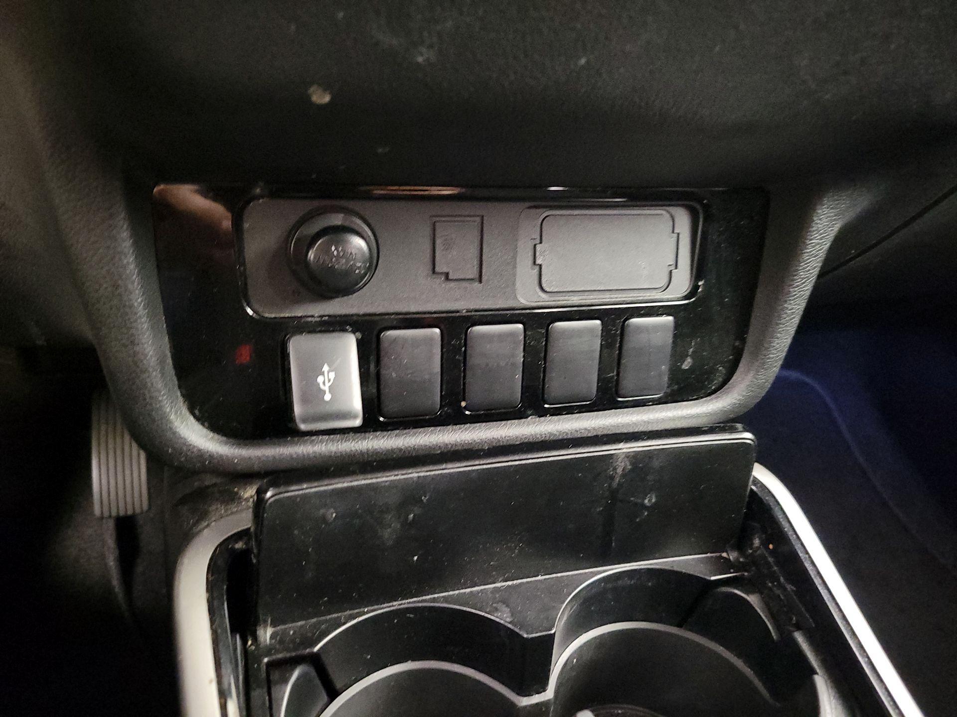 Thumbnail: 2019 Mitsubishi Outlander - 18