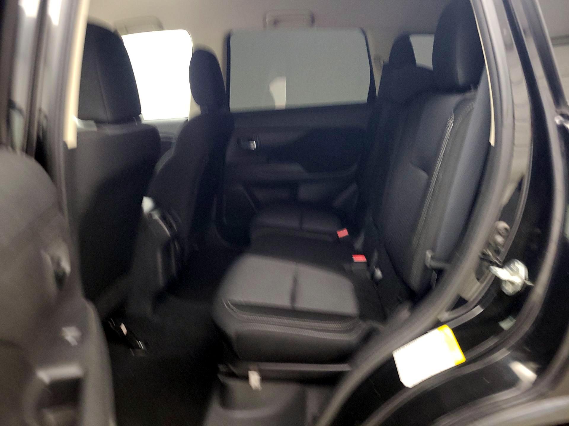 Thumbnail: 2019 Mitsubishi Outlander - 19