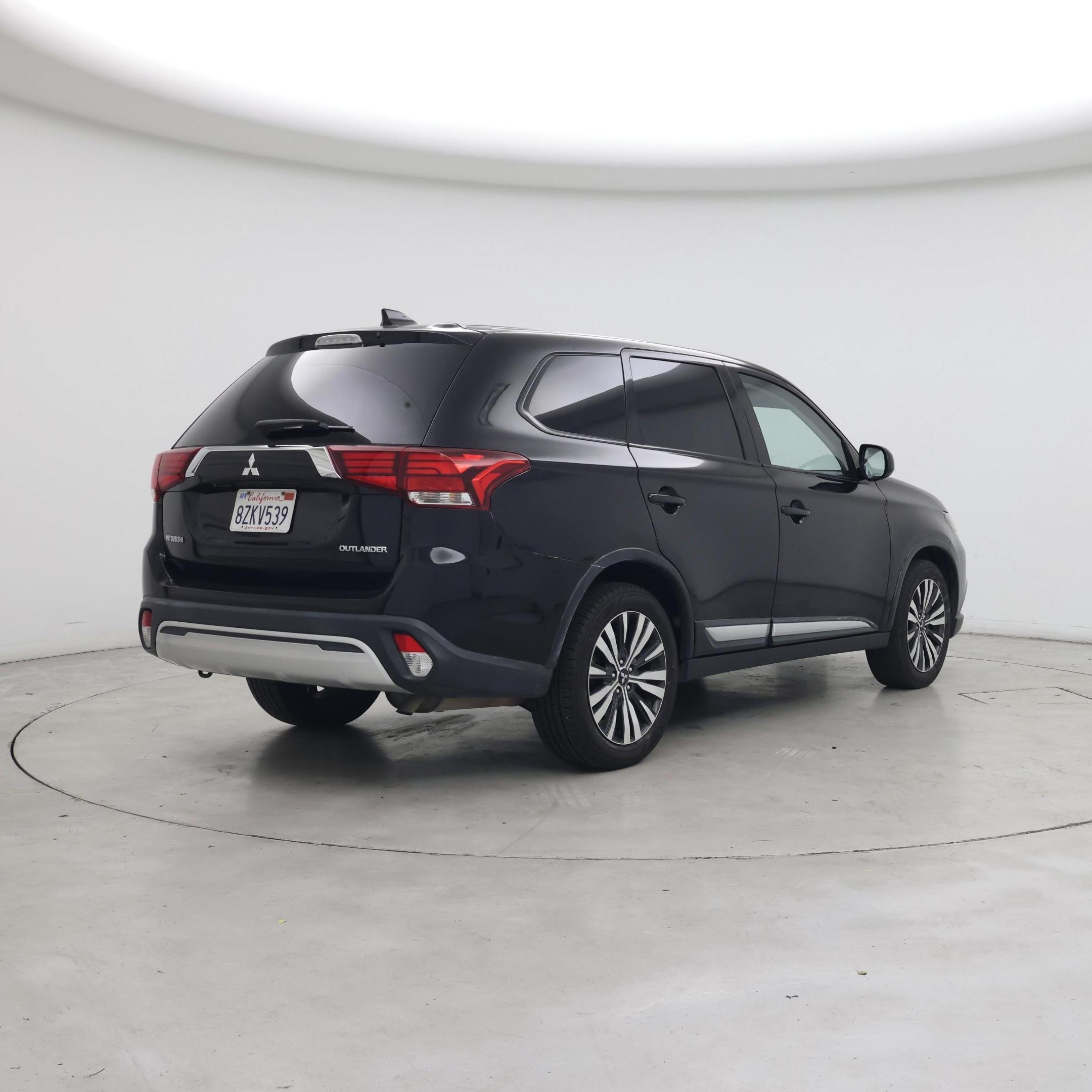 Thumbnail: 2019 Mitsubishi Outlander - 8