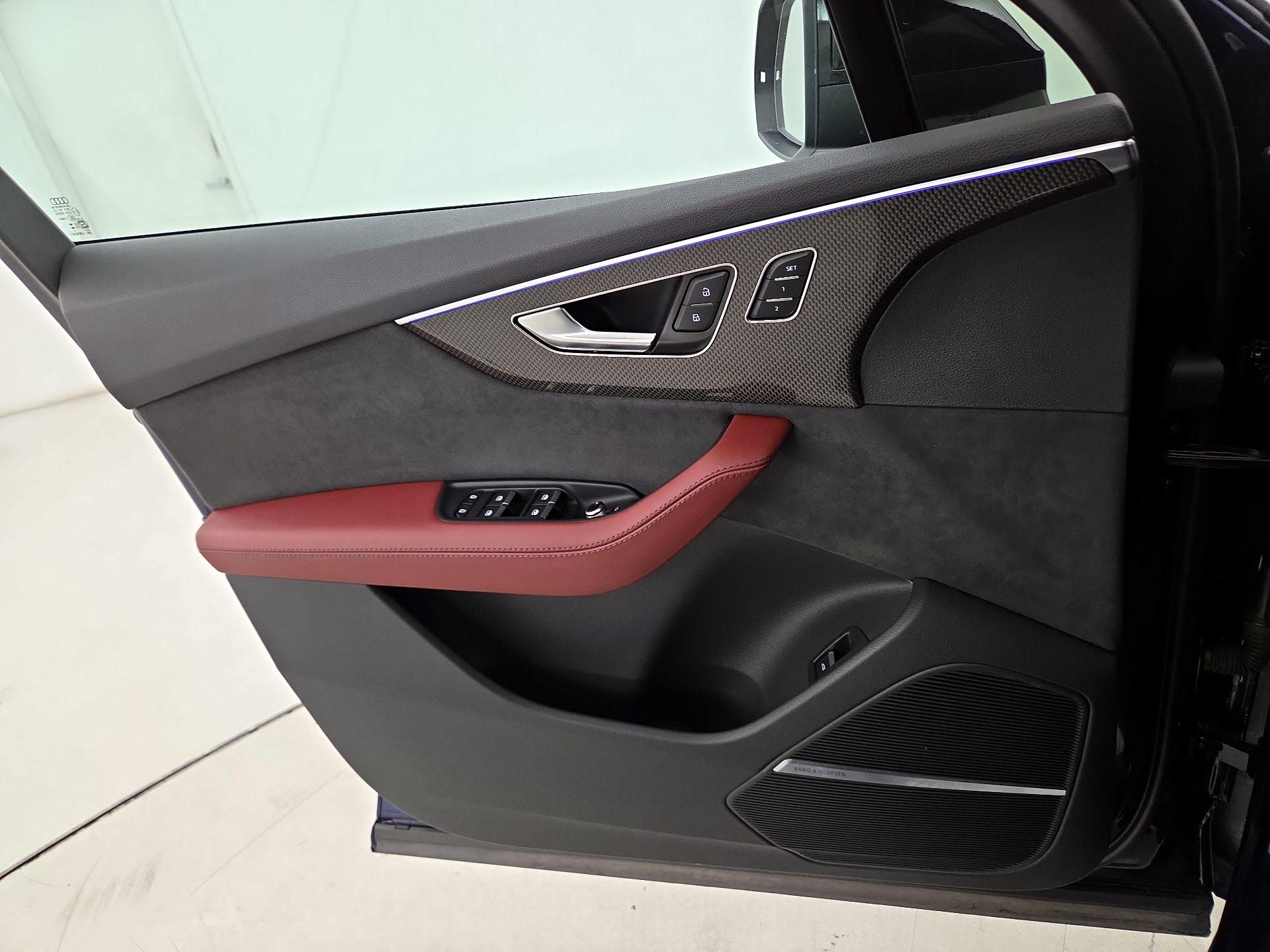 Thumbnail: 2024 Audi SQ7 - 12