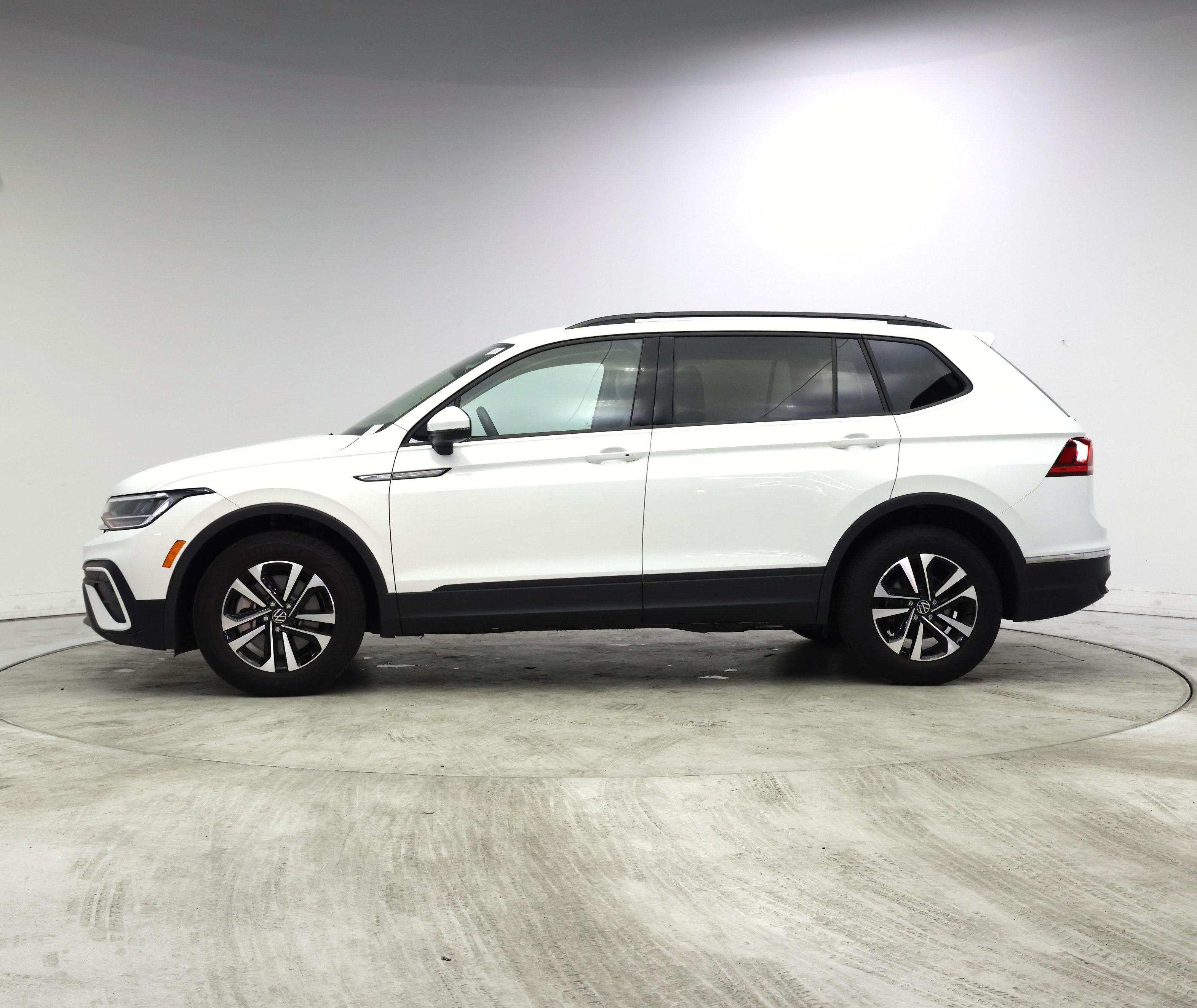 Thumbnail: 2024 Volkswagen Tiguan - 3