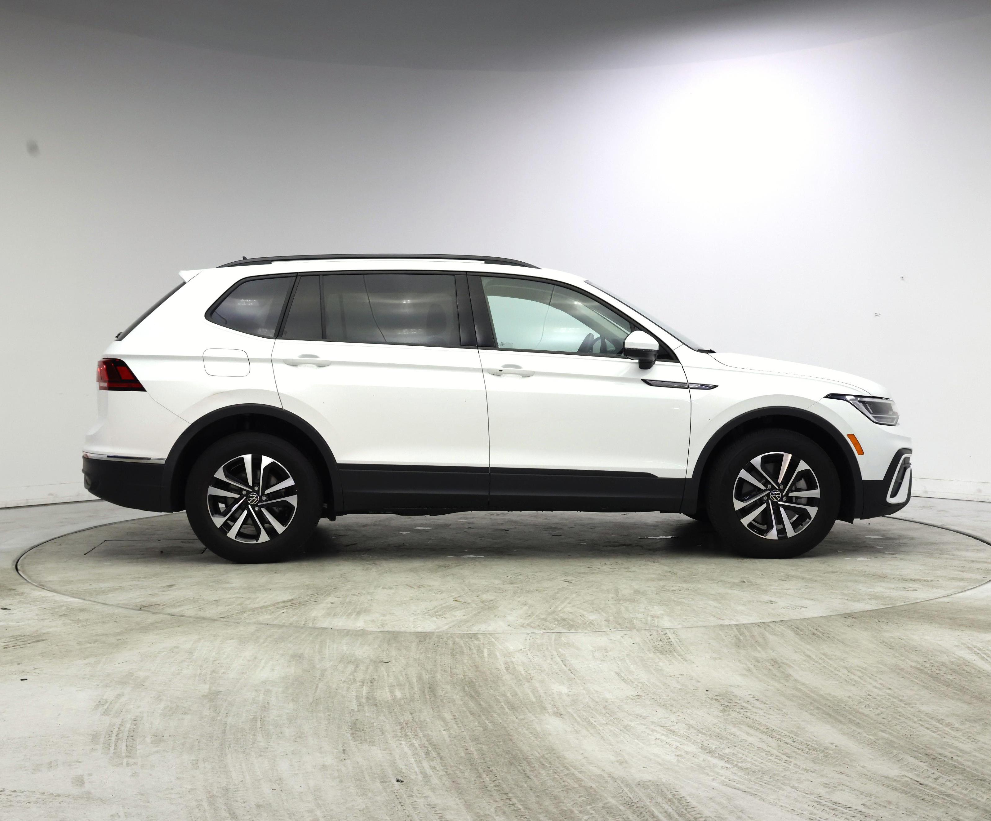 Thumbnail: 2024 Volkswagen Tiguan - 7