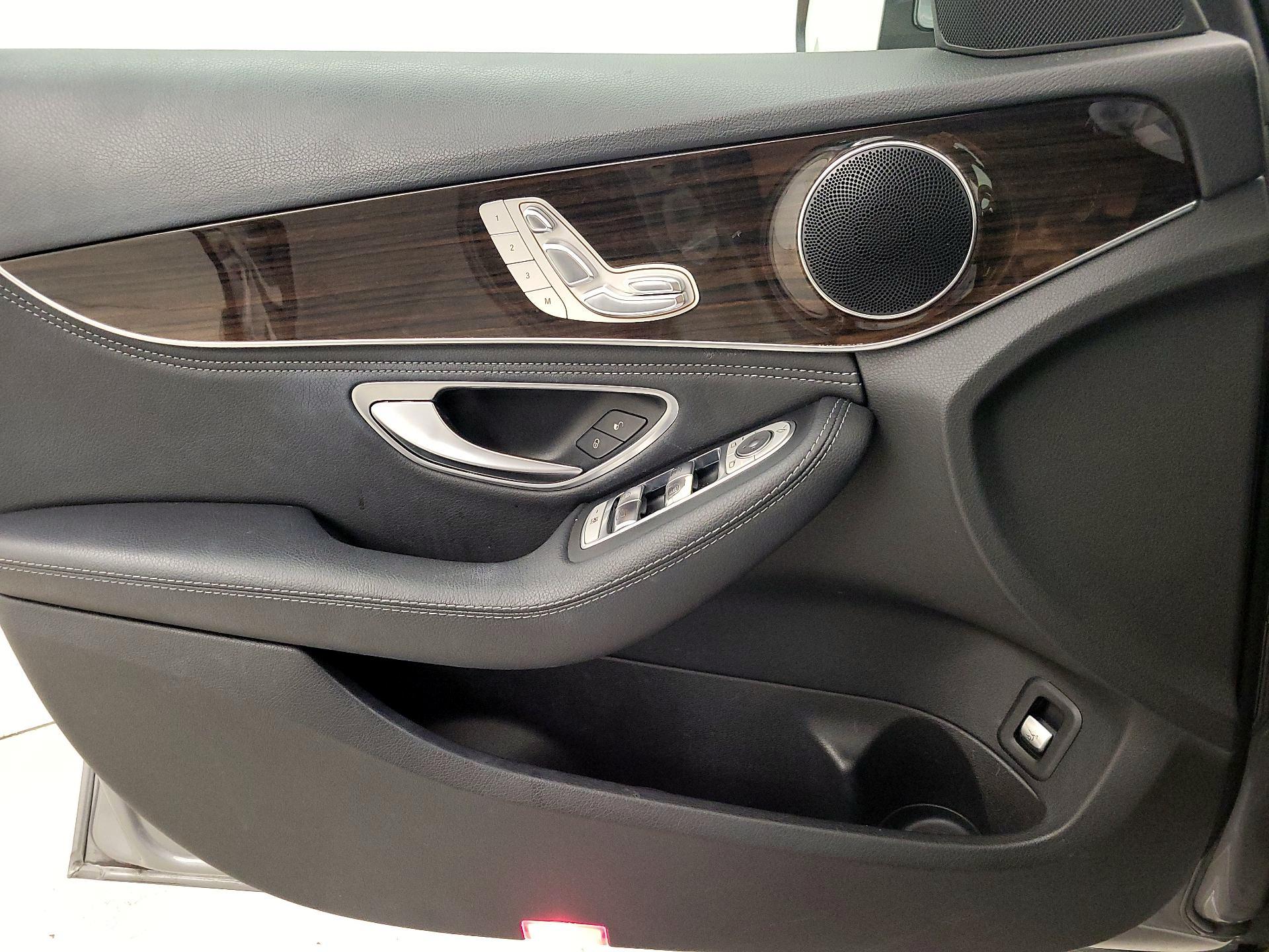 Thumbnail: 2015 Mercedes-Benz C-Class - 12