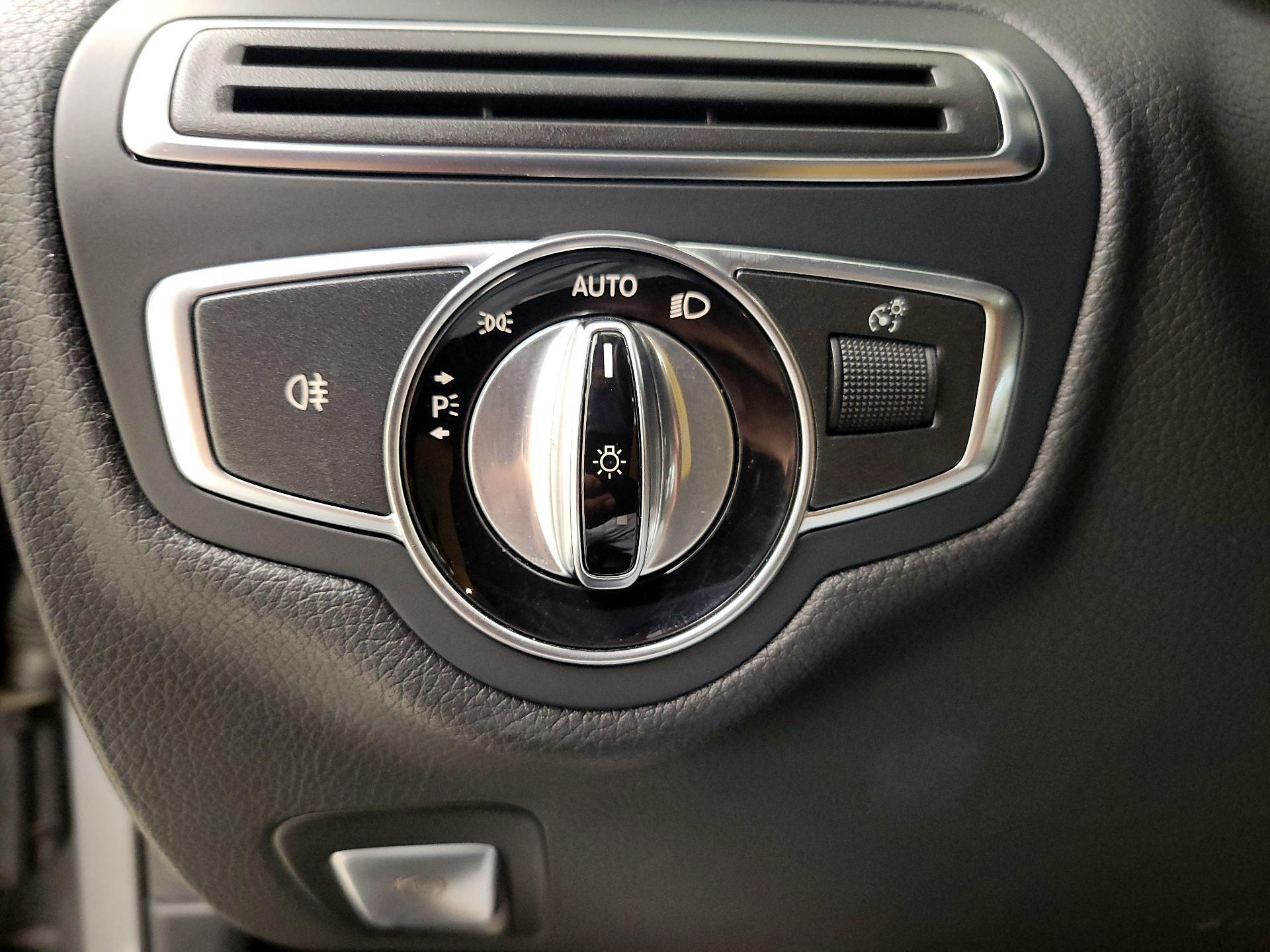 Thumbnail: 2015 Mercedes-Benz C-Class - 13