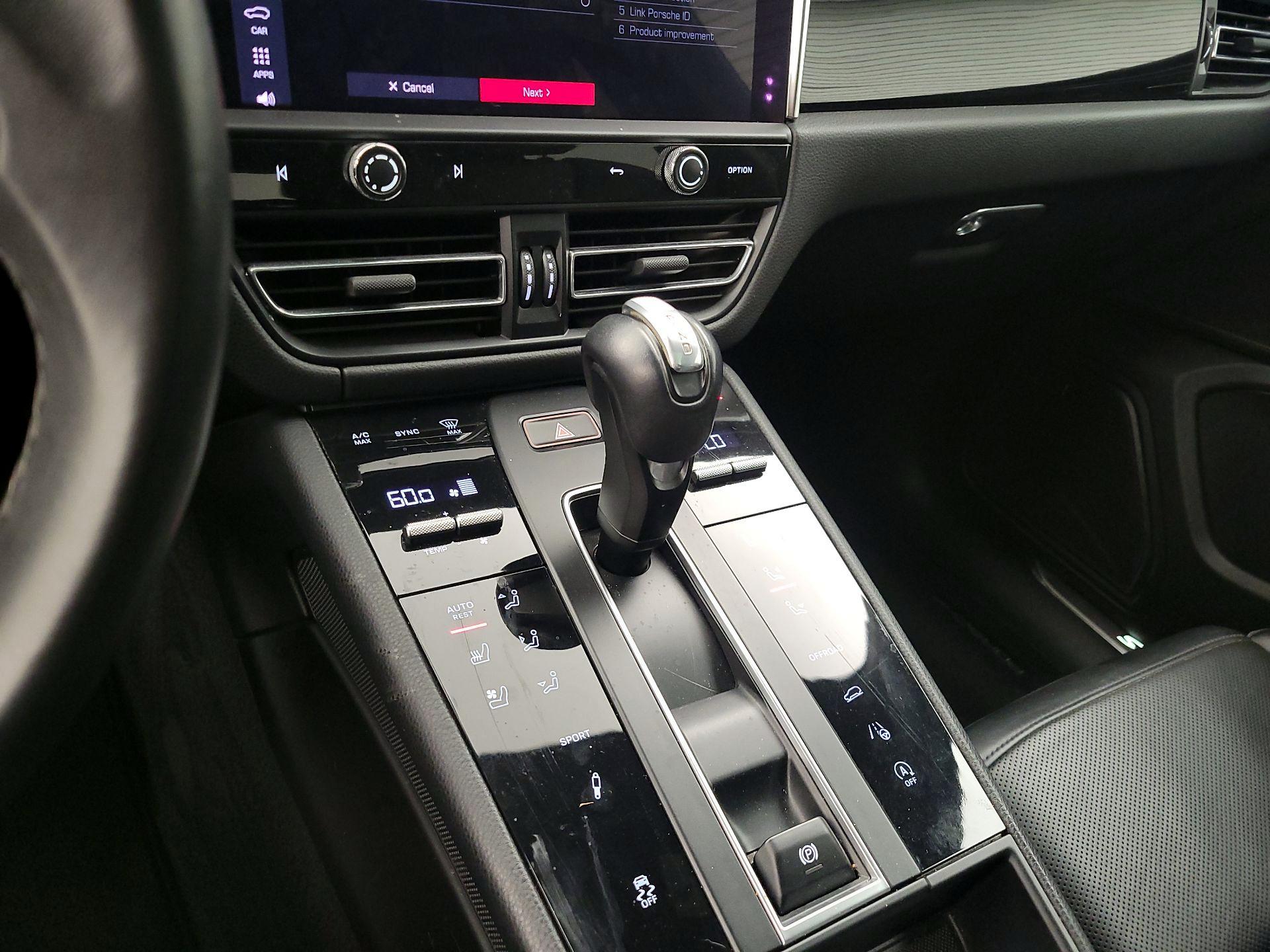Thumbnail: 2023 Porsche Macan - 17