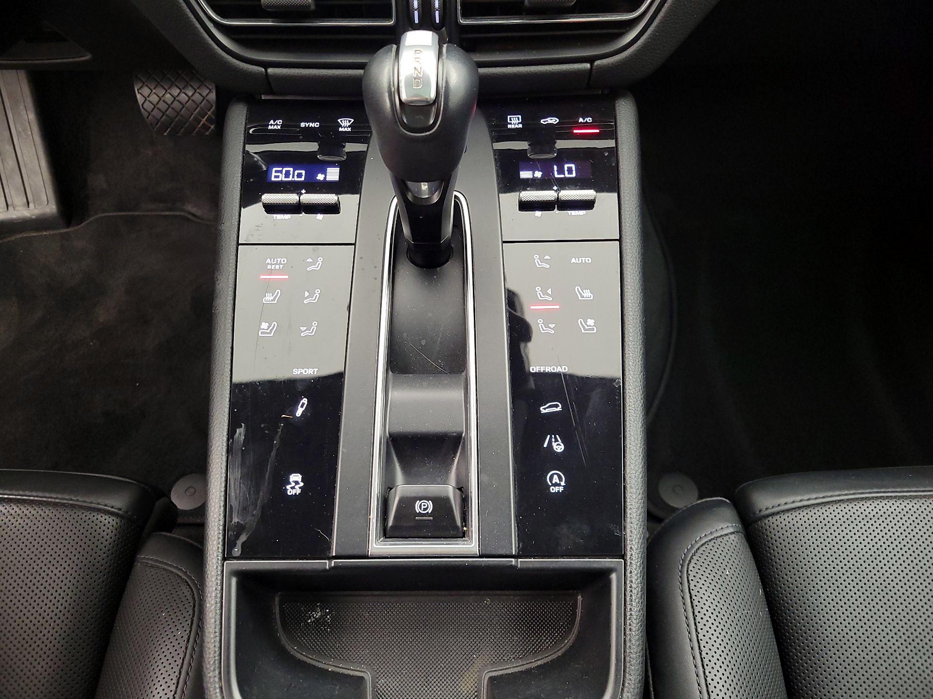 Thumbnail: 2023 Porsche Macan - 18