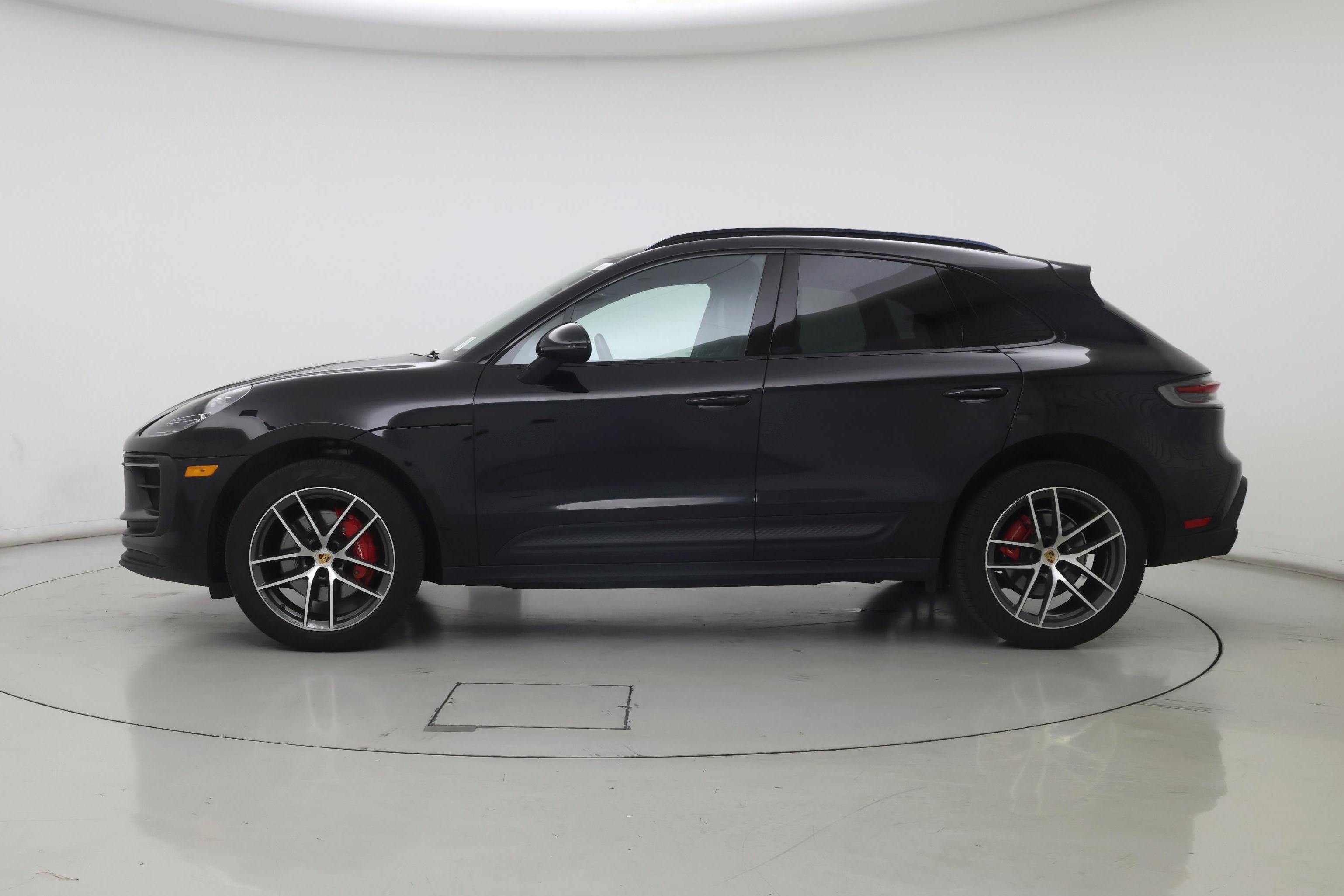 Thumbnail: 2023 Porsche Macan - 3